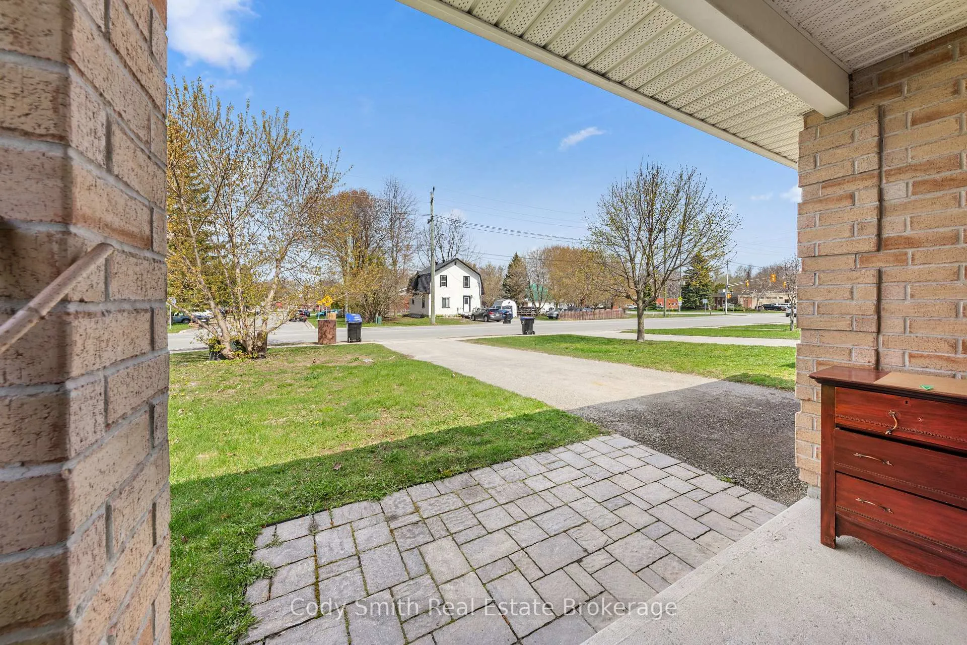 Photo 7 of 247 Yonge Street, Midland — HOMEH