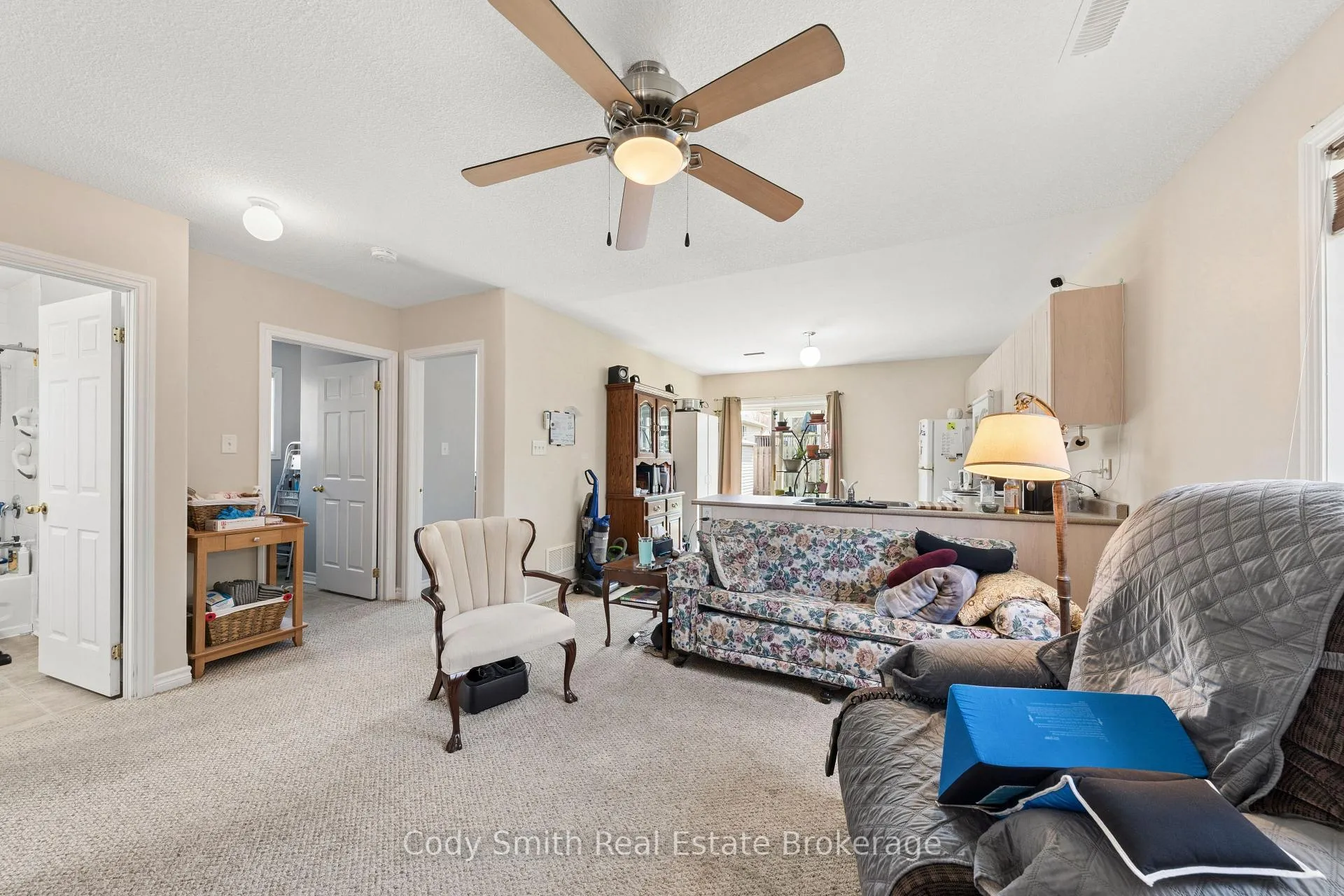 Photo 11 of 247 Yonge Street, Midland — HOMEH