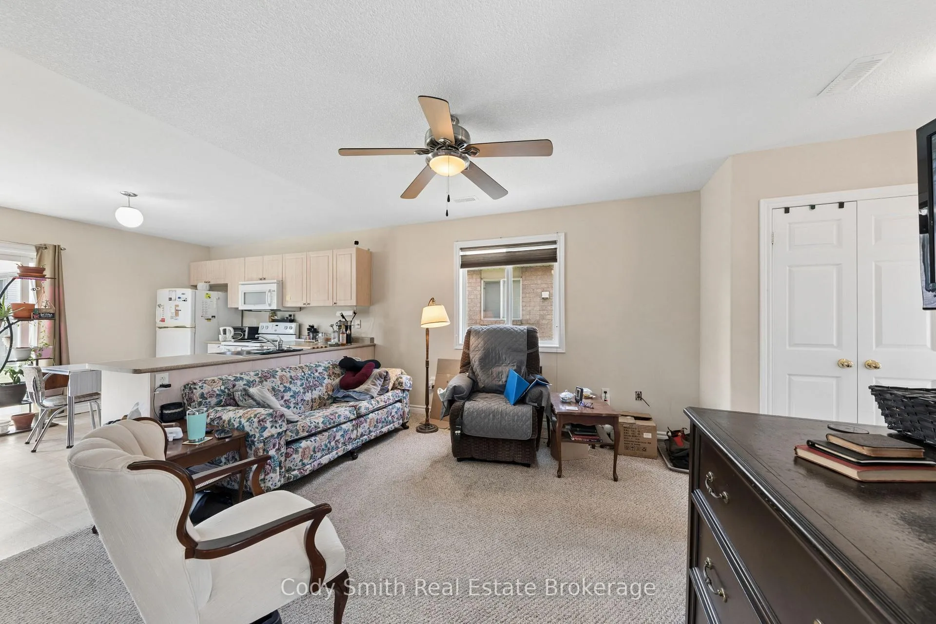 Photo 12 of 247 Yonge Street, Midland — HOMEH