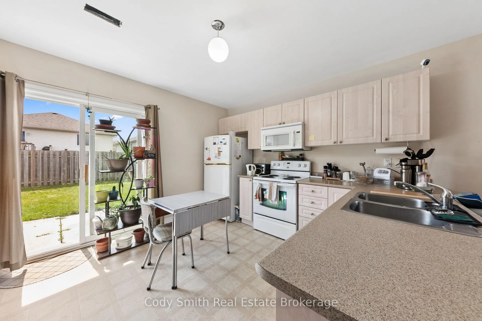 Photo 13 of 247 Yonge Street, Midland — HOMEH