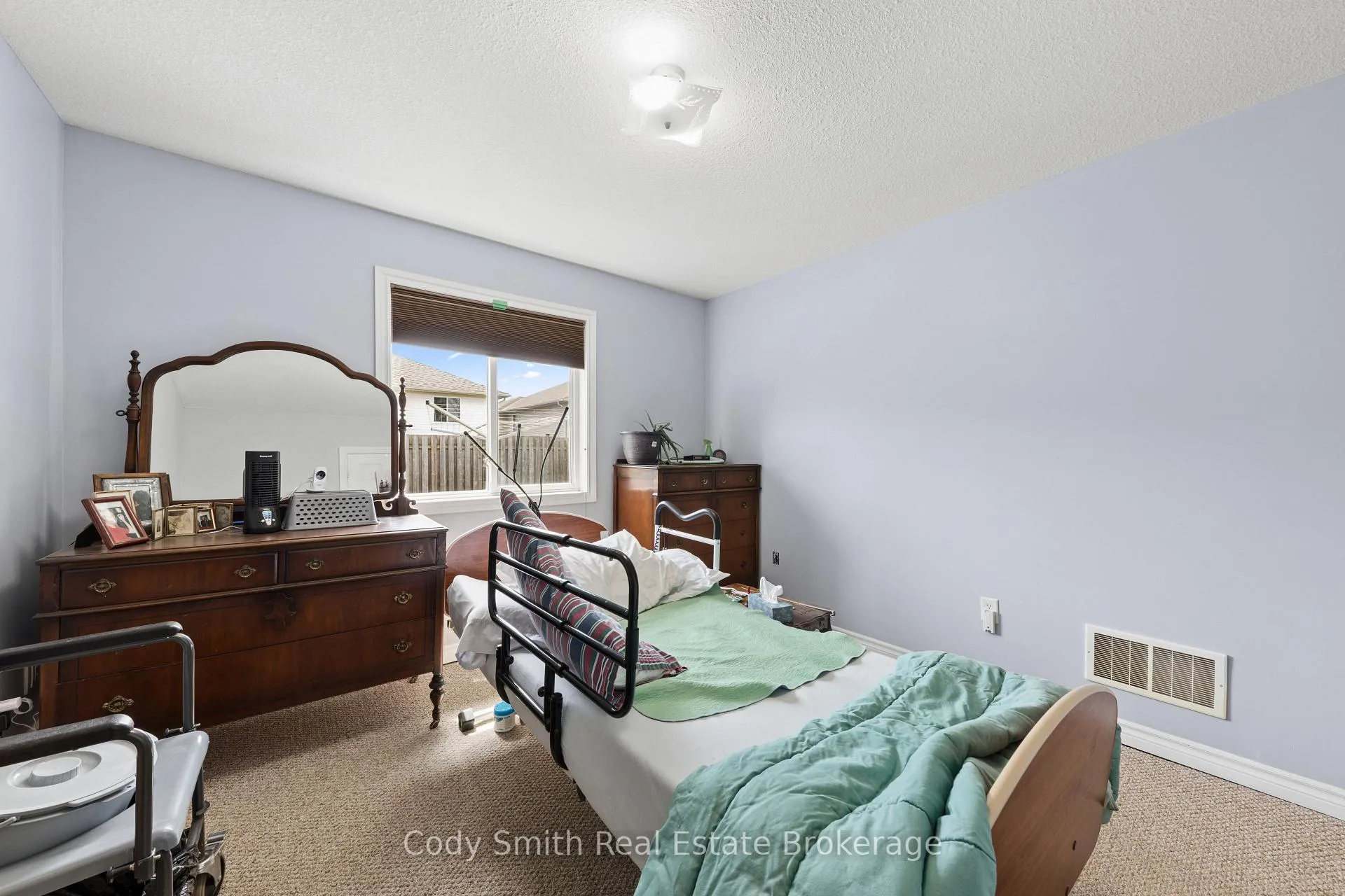 Photo 20 of 247 Yonge Street, Midland — HOMEH