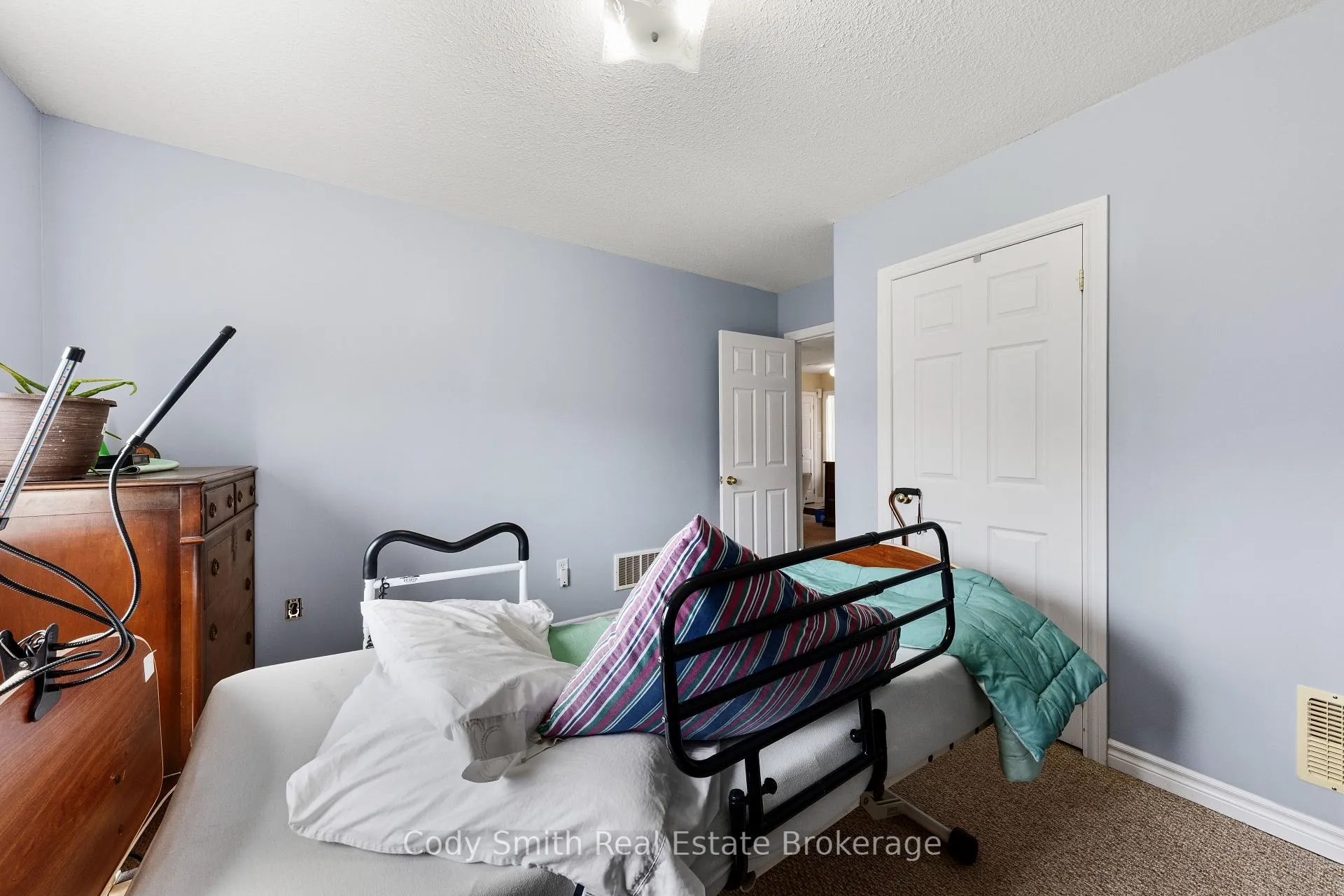Photo 21 of 247 Yonge Street, Midland — HOMEH