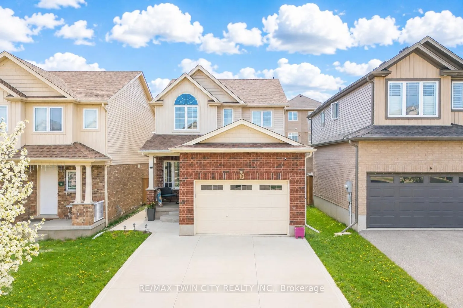 Photo 1 of 10 Sandybay Avenue, Kitchener — HOMEH