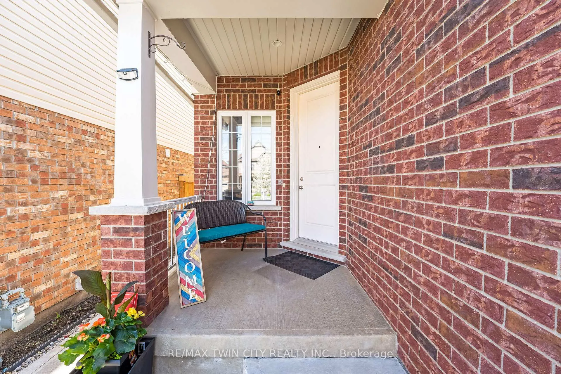Photo 3 of 10 Sandybay Avenue, Kitchener — HOMEH