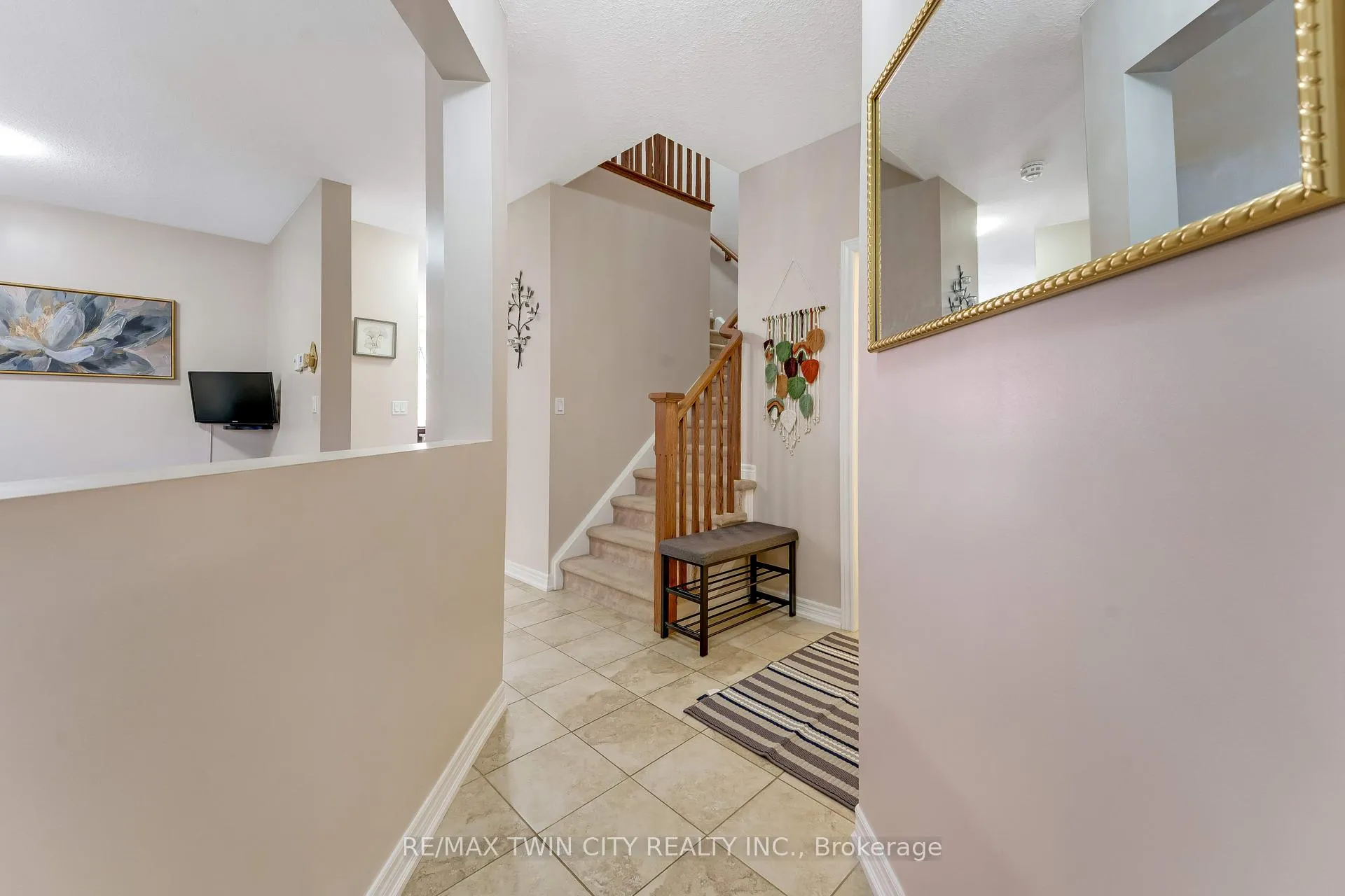 Photo 4 of 10 Sandybay Avenue, Kitchener — HOMEH