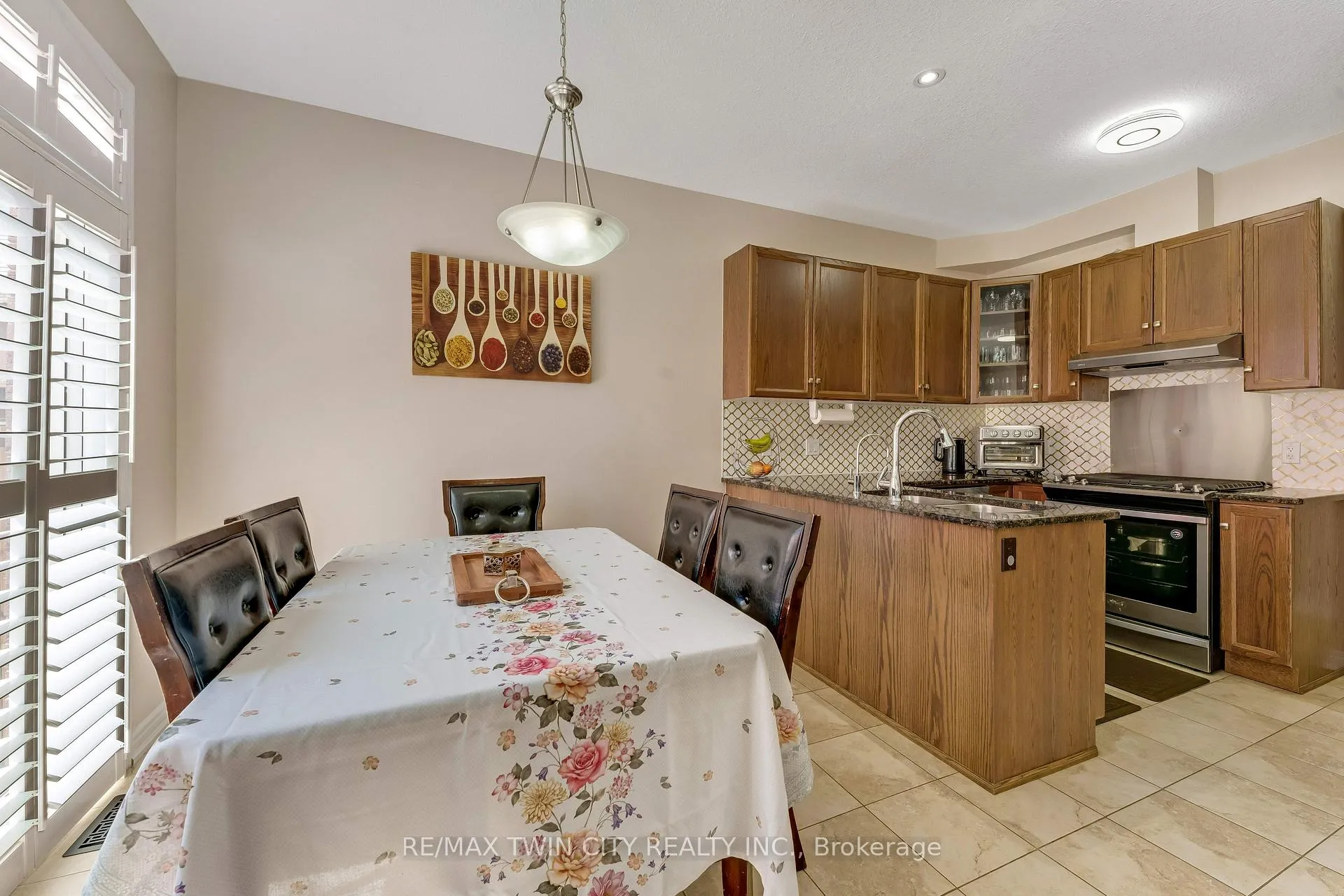Photo 13 of 10 Sandybay Avenue, Kitchener — HOMEH