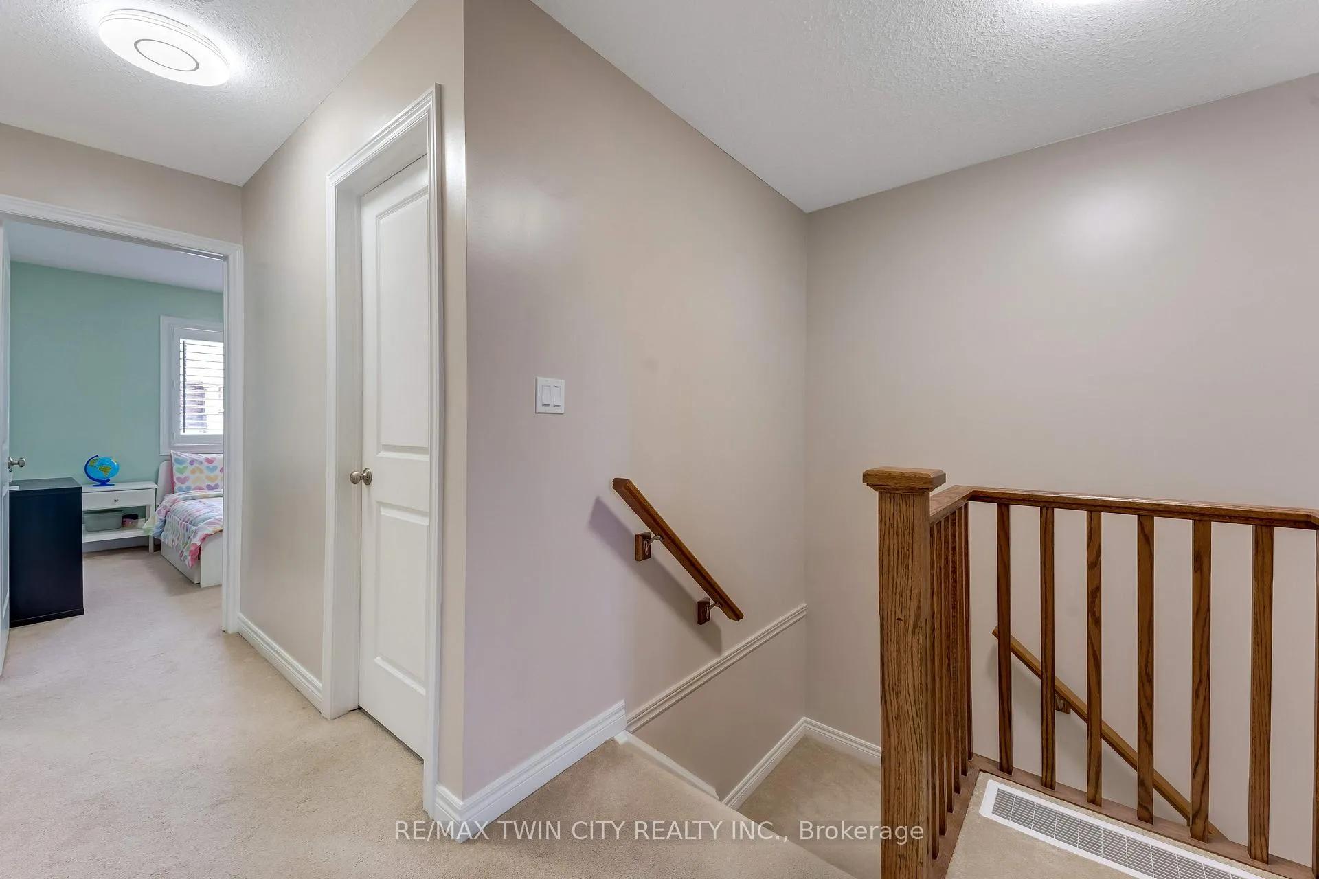 Photo 18 of 10 Sandybay Avenue, Kitchener — HOMEH