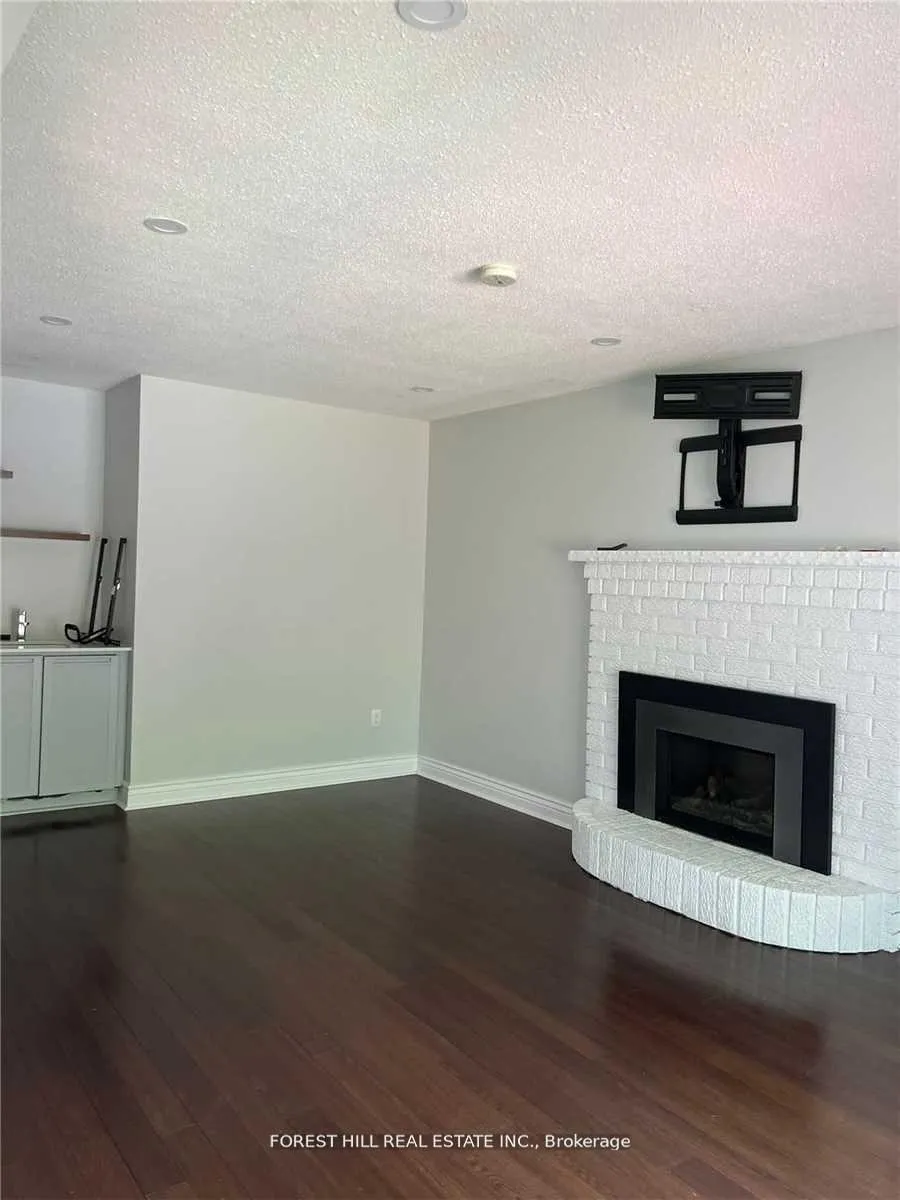 Photo 5 of 1241 Maple Ridge Drive, Pickering, Liverpool — HOMEH