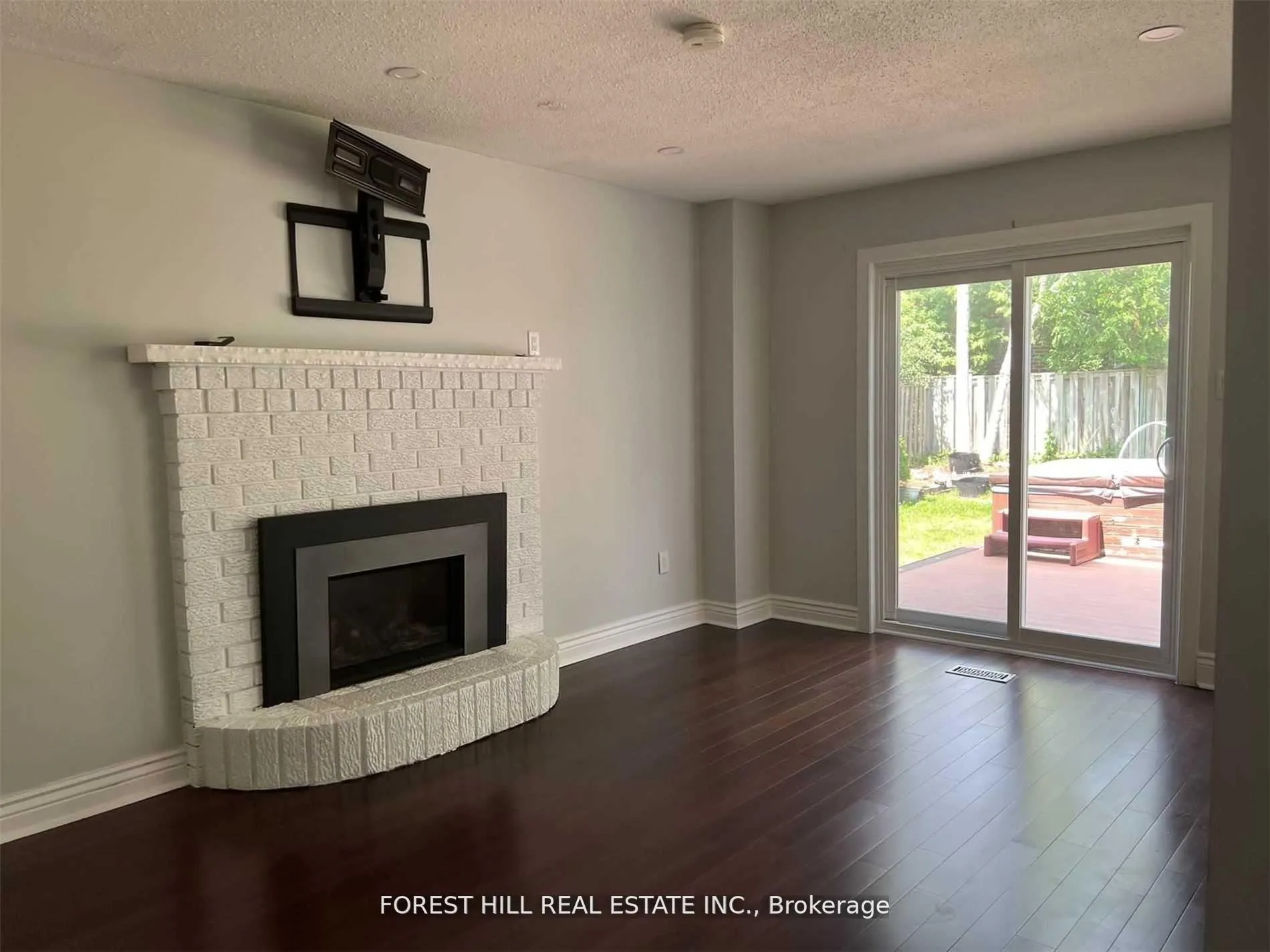 Photo 8 of 1241 Maple Ridge Drive, Pickering, Liverpool — HOMEH