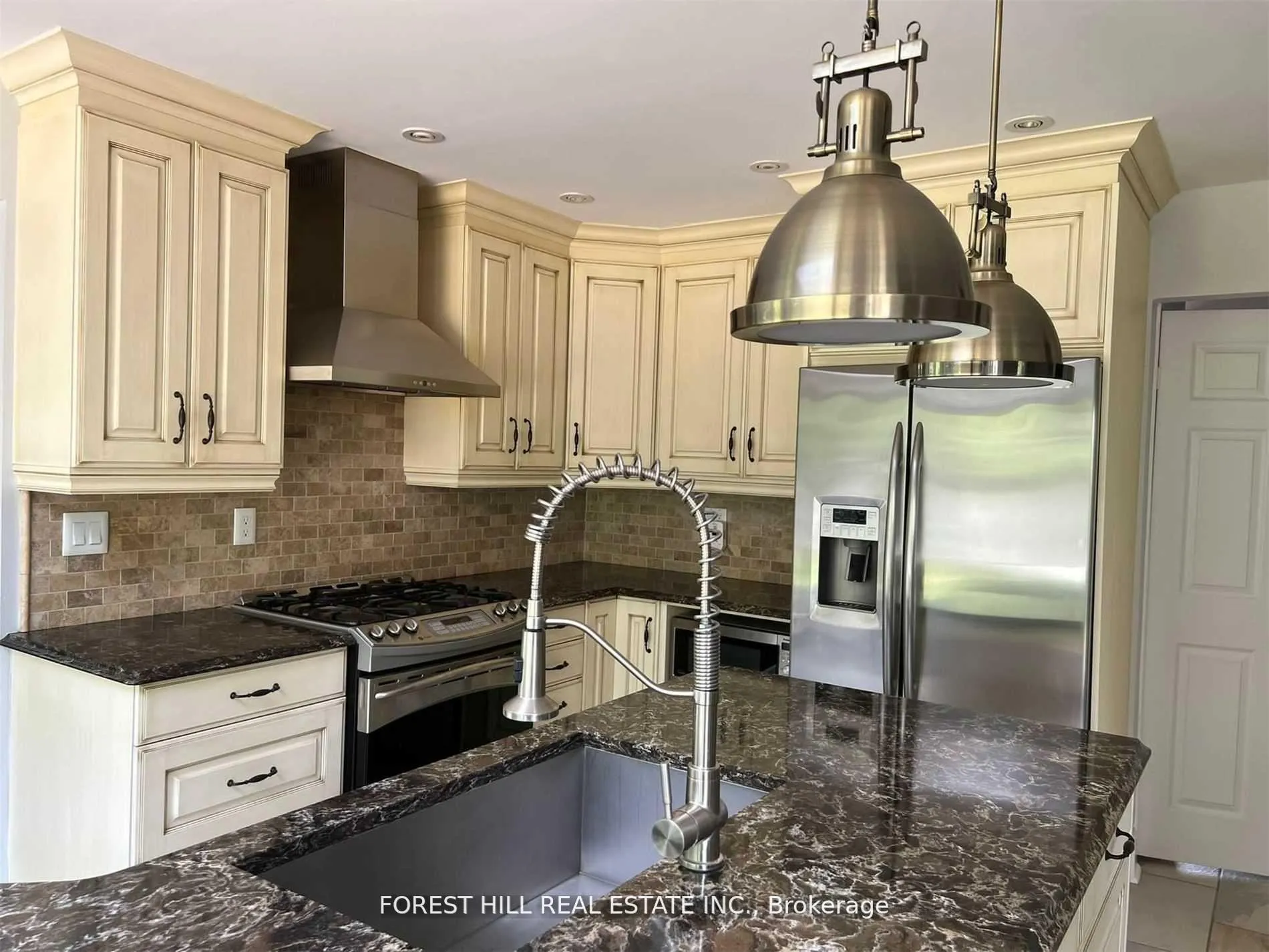 Photo 13 of 1241 Maple Ridge Drive, Pickering, Liverpool — HOMEH