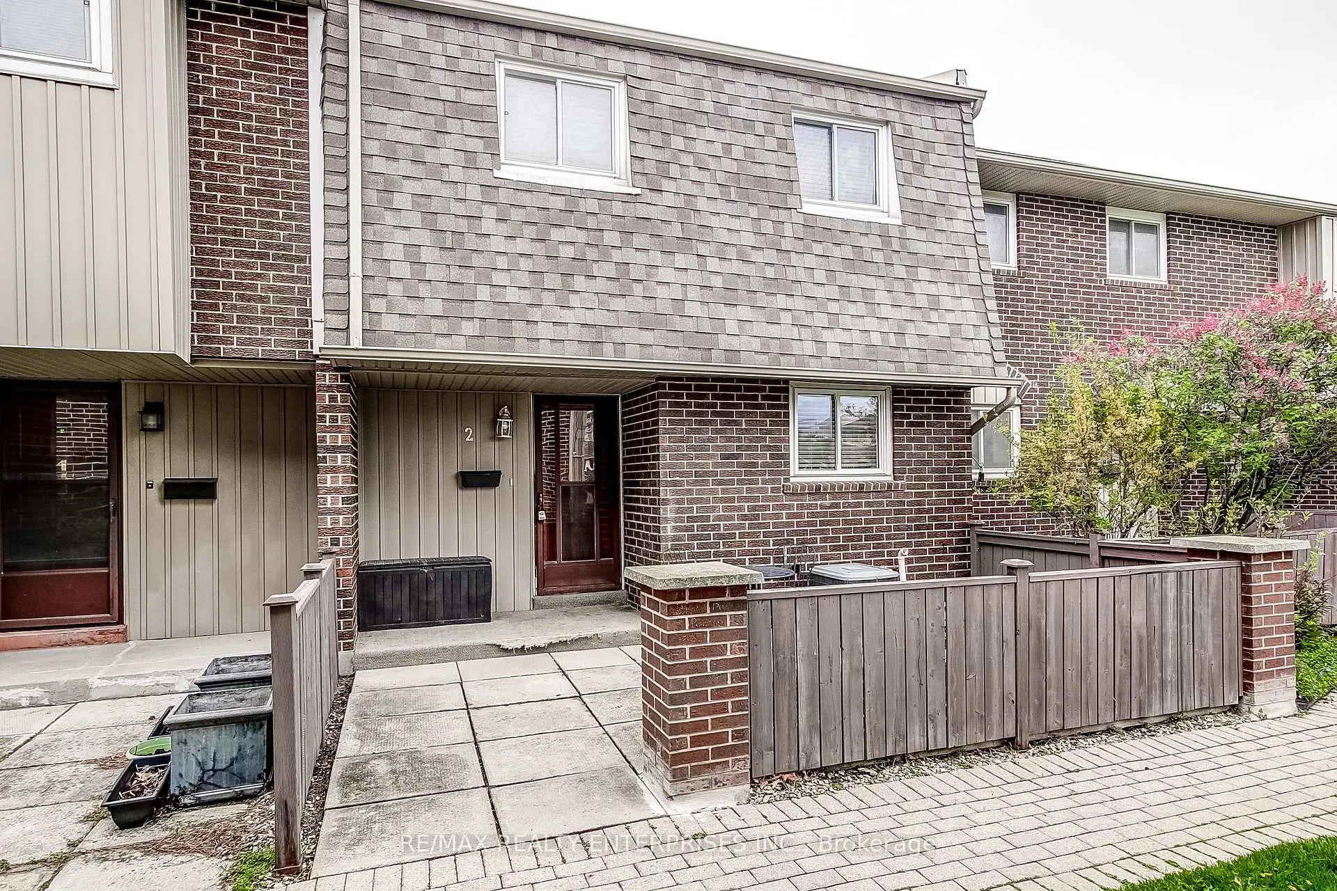 Photo 3 of Unit 2, 1306 Guelph Line, Burlington, Mountainside — HOMEH
