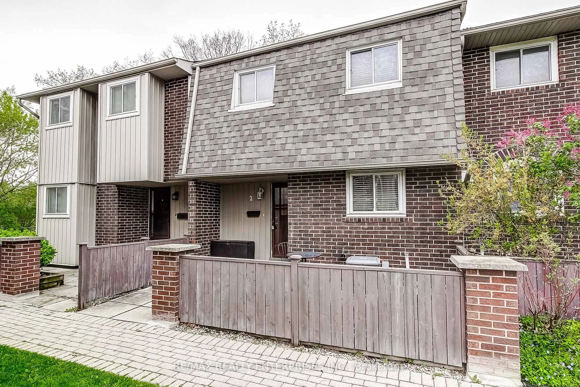 Photo 4 of Unit 2, 1306 Guelph Line, Burlington, Mountainside — HOMEH