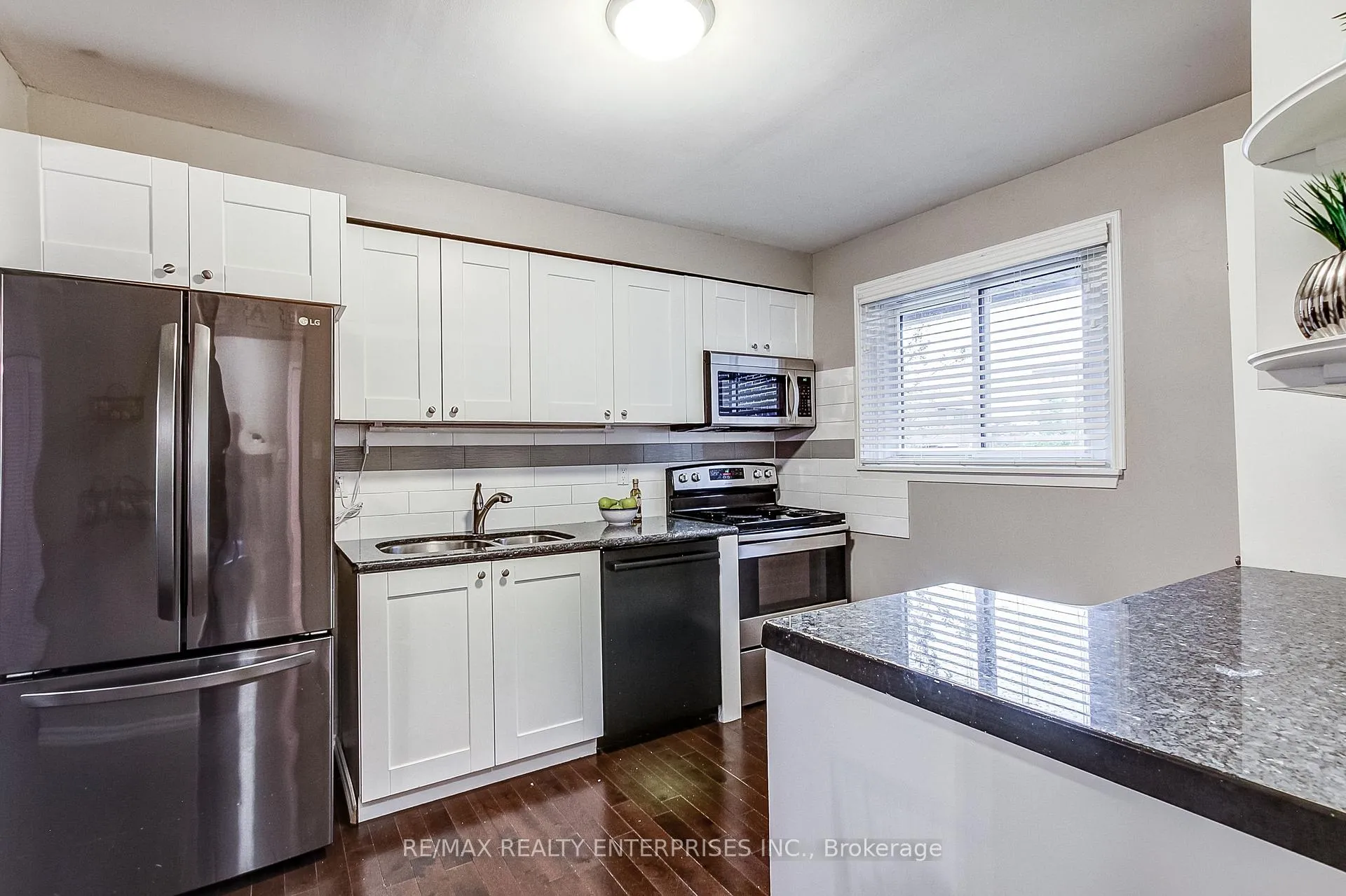 Photo 8 of Unit 2, 1306 Guelph Line, Burlington, Mountainside — HOMEH