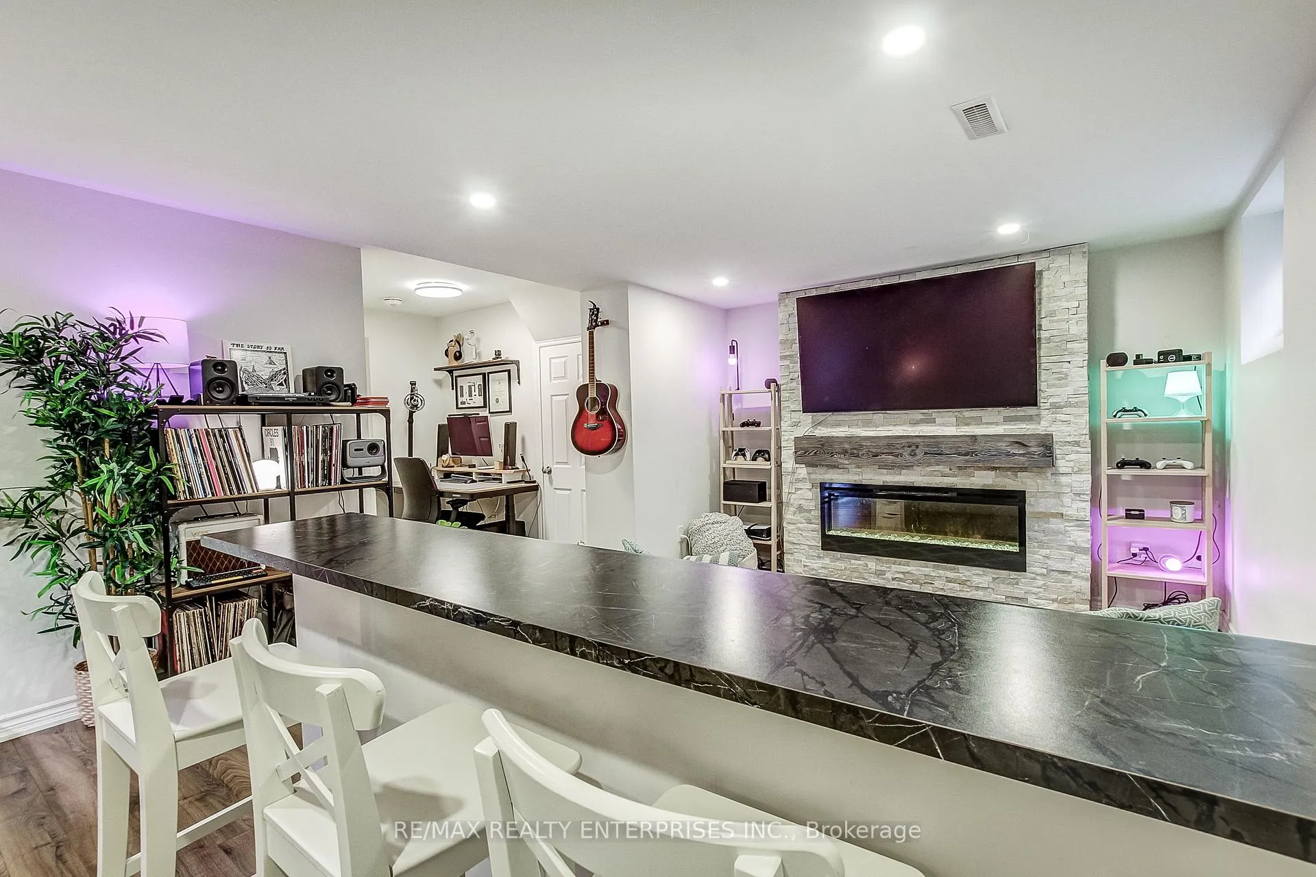 Photo 35 of Unit 2, 1306 Guelph Line, Burlington, Mountainside — HOMEH