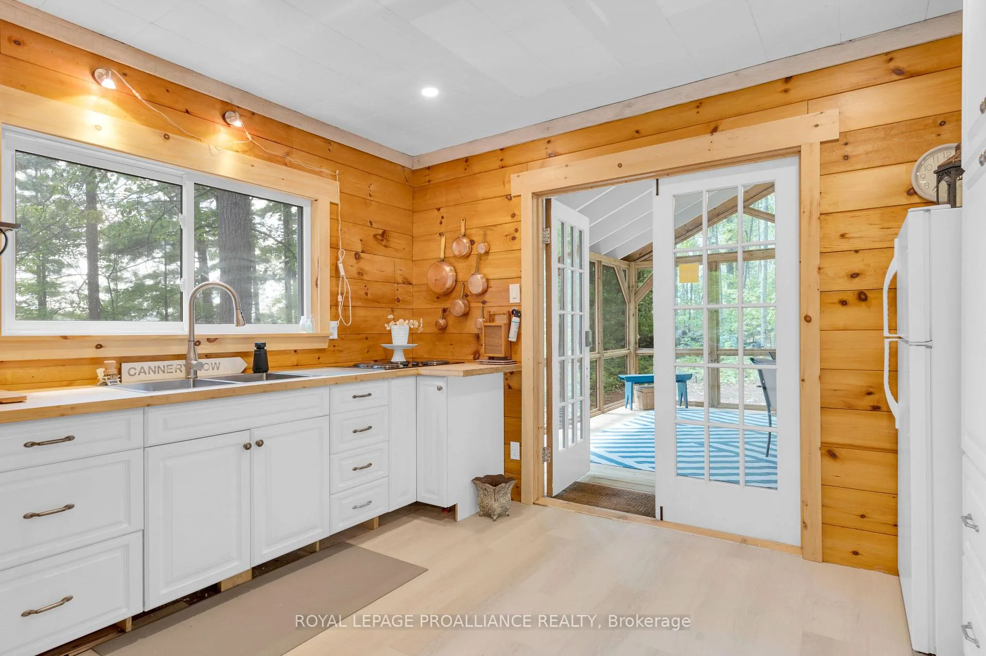 Photo 5 of 1780 Mazinaw Lake, North Frontenac, Frontenac North — HOMEH