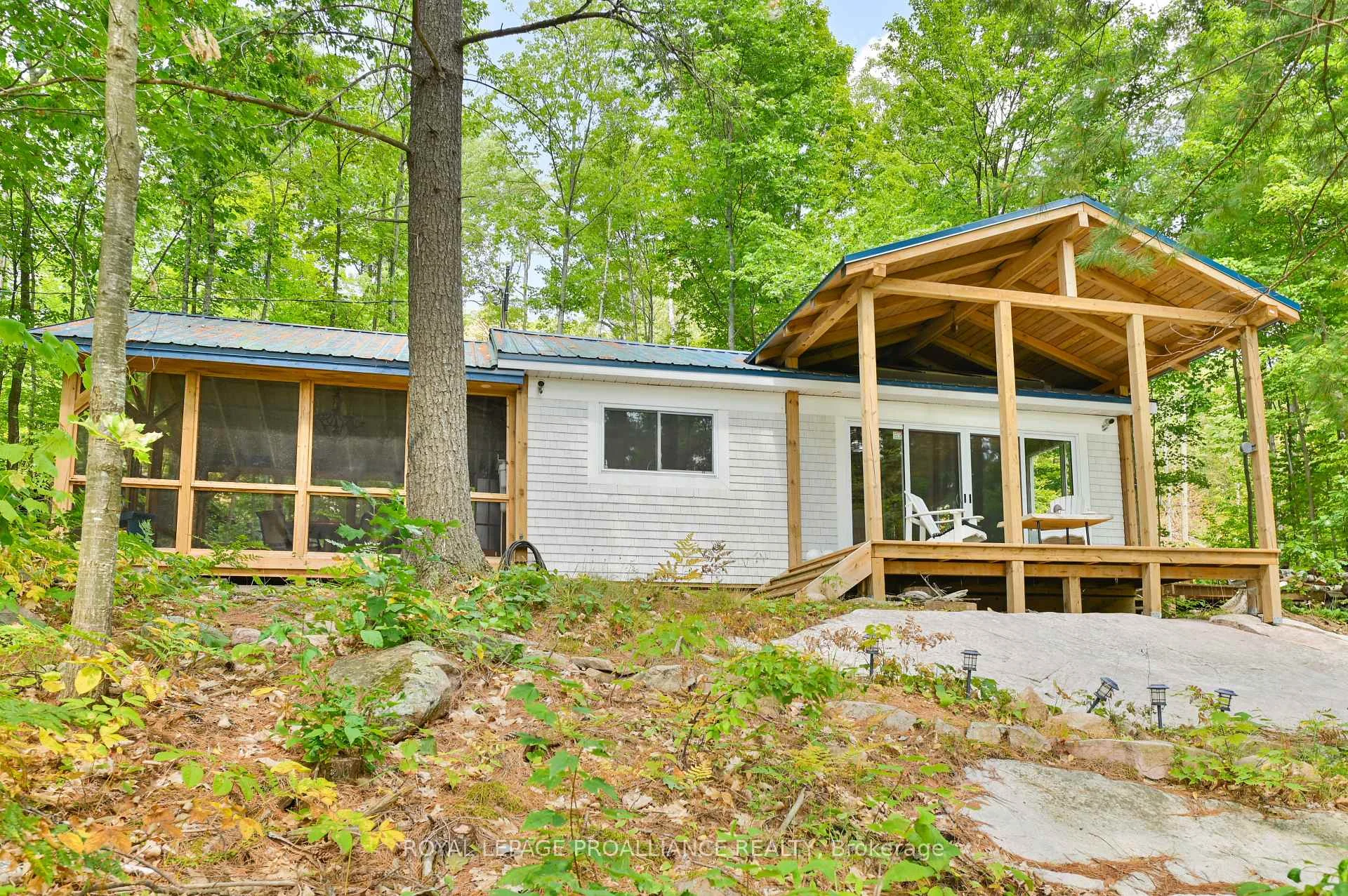 Photo 4 of 1780 Mazinaw Lake, North Frontenac, Frontenac North — HOMEH