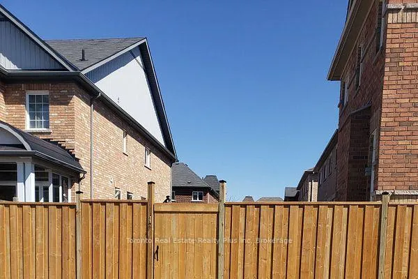 Photo 2 of 32 Turnhouse Crescent, Markham, Box Grove — HOMEH