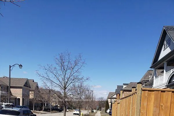 Photo 4 of 32 Turnhouse Crescent, Markham, Box Grove — HOMEH