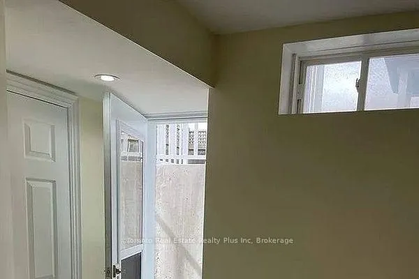 Photo 6 of 32 Turnhouse Crescent, Markham, Box Grove — HOMEH