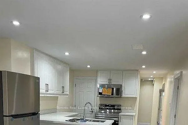 Photo 7 of 32 Turnhouse Crescent, Markham, Box Grove — HOMEH