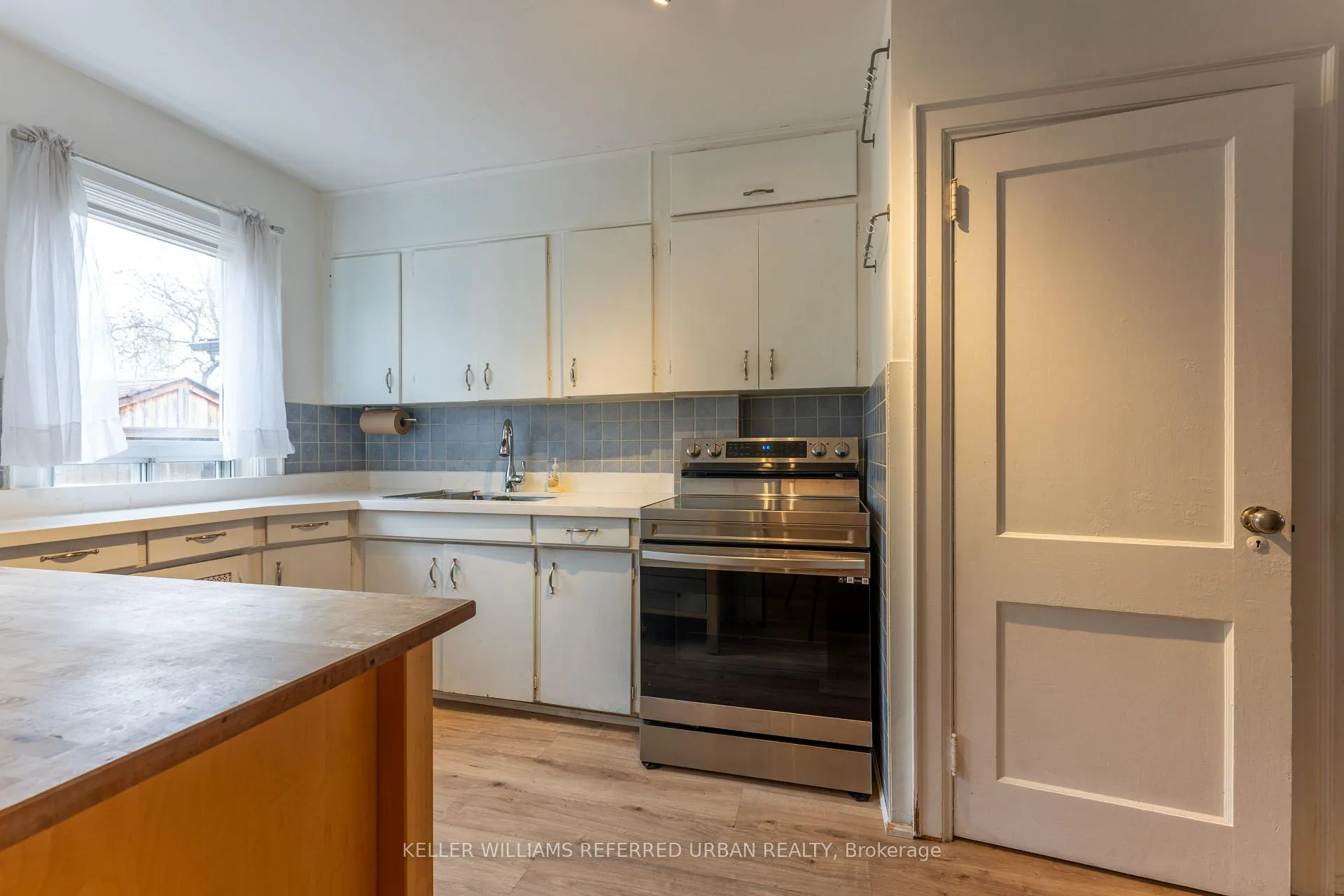 Photo 4 of 507 Donlands Avenue, Toronto, East York — HOMEH