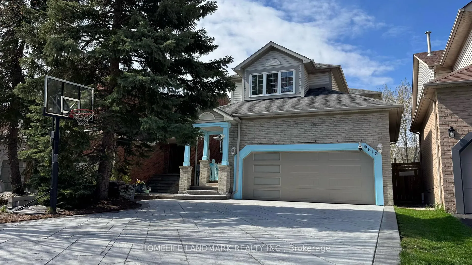 Front of 5812 Dalebrook Crescent