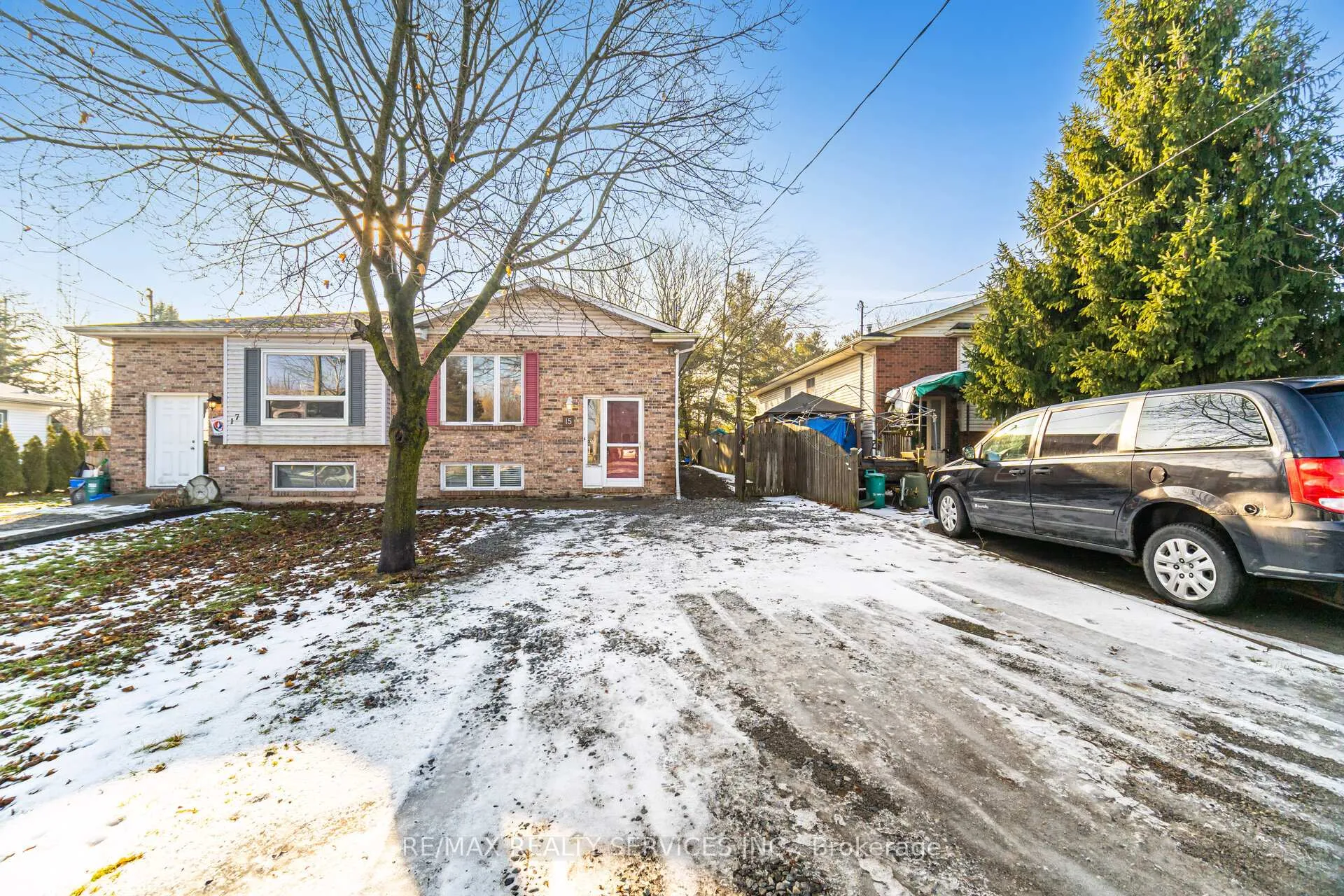 Photo 2 of 15 Margaret Street, Thorold, Port Robinson — HOMEH