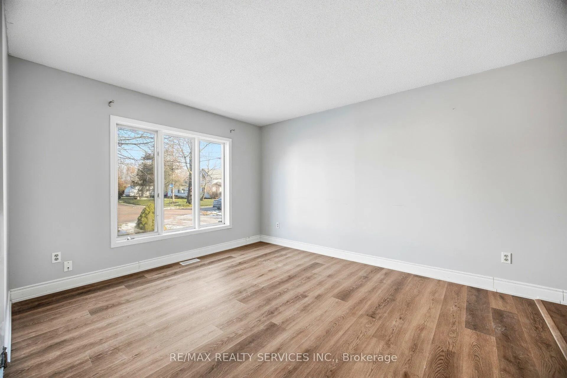 Photo 10 of 15 Margaret Street, Thorold, Port Robinson — HOMEH