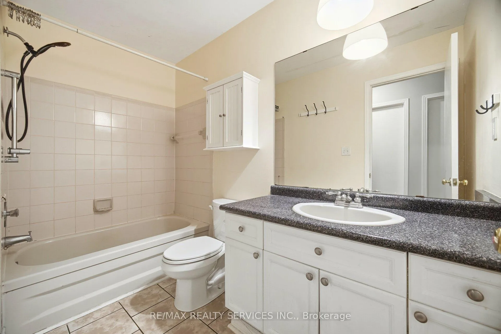 Photo 21 of 15 Margaret Street, Thorold, Port Robinson — HOMEH