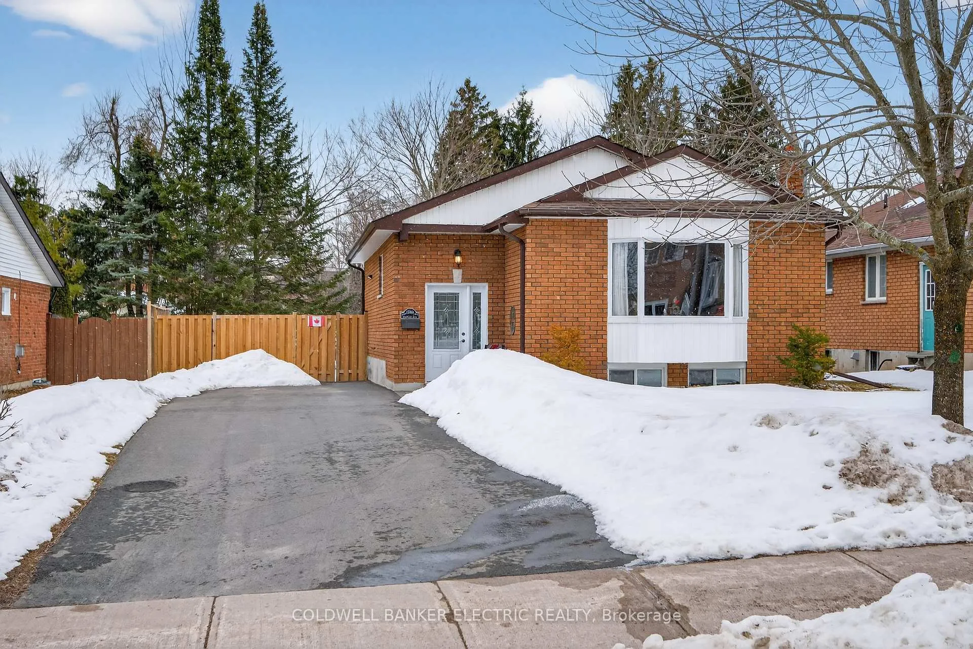 Photo 3 of 1599 Forster Avenue, Peterborough, Otonabee Ward 1 — HOMEH