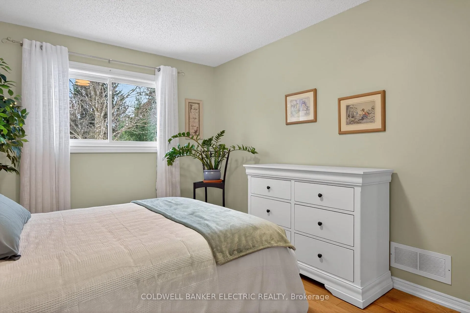 Photo 20 of 1599 Forster Avenue, Peterborough, Otonabee Ward 1 — HOMEH