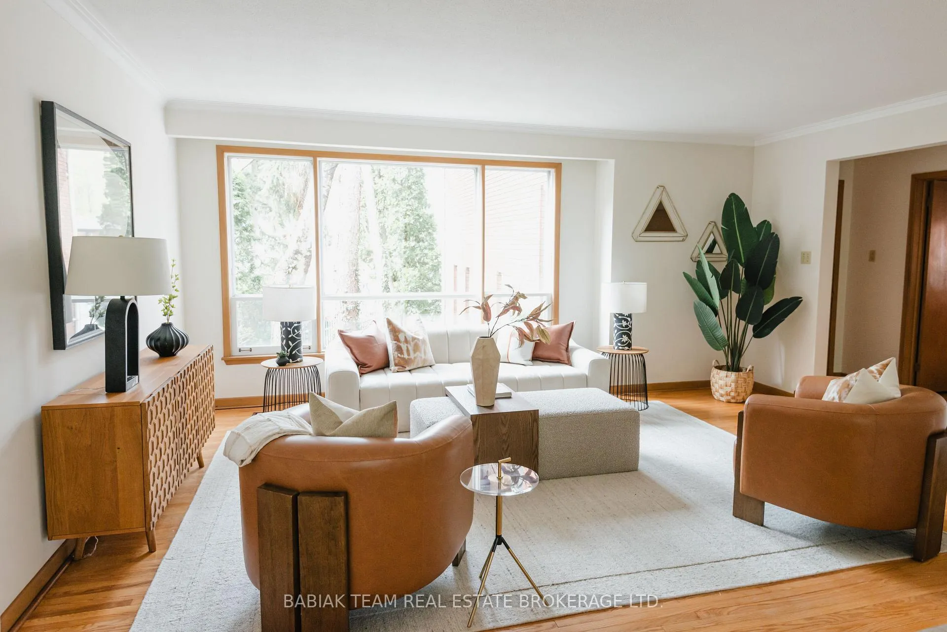 Photo 4 of 7 Innisfree Court, Toronto, High Park-Swansea — HOMEH