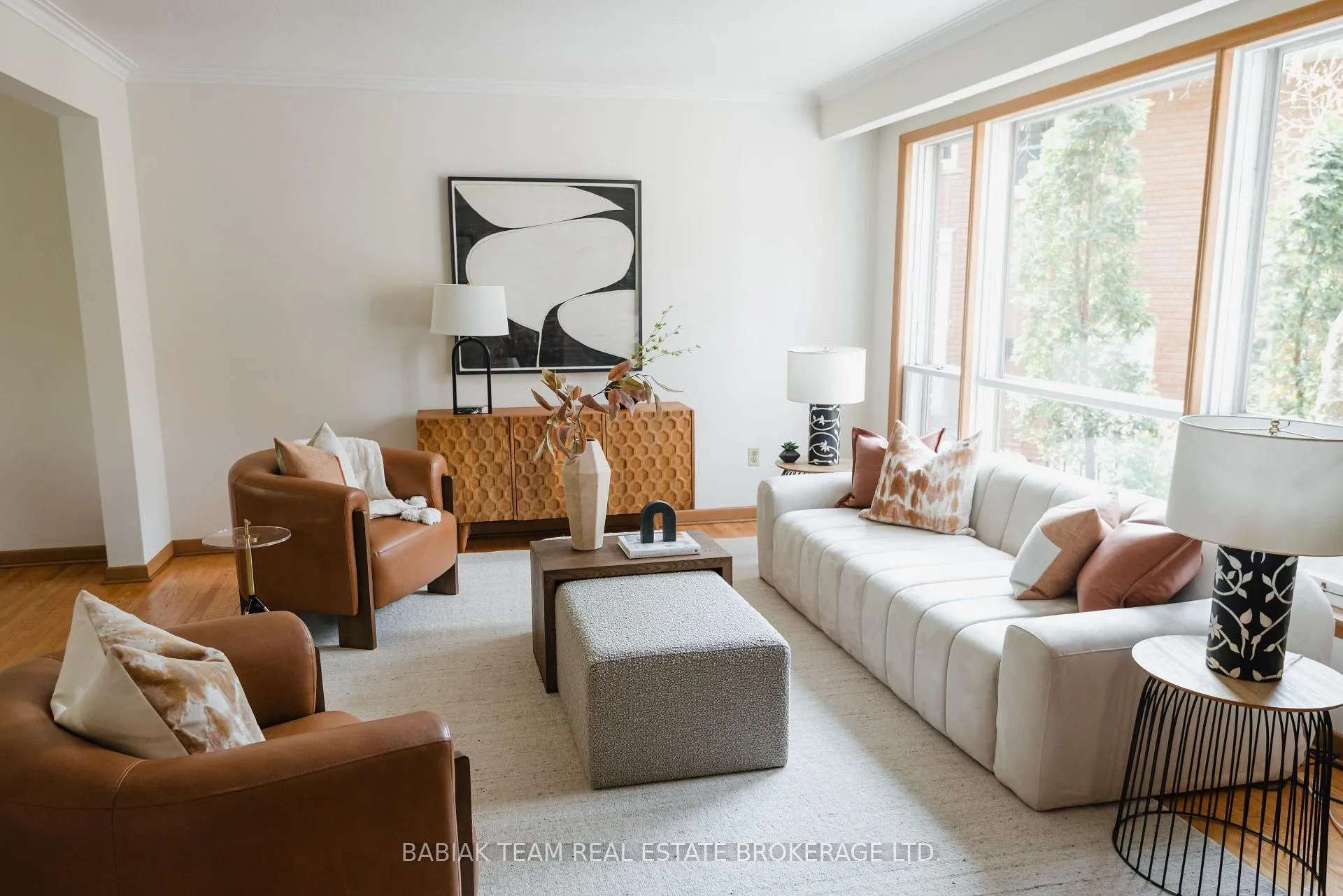 Photo 5 of 7 Innisfree Court, Toronto, High Park-Swansea — HOMEH