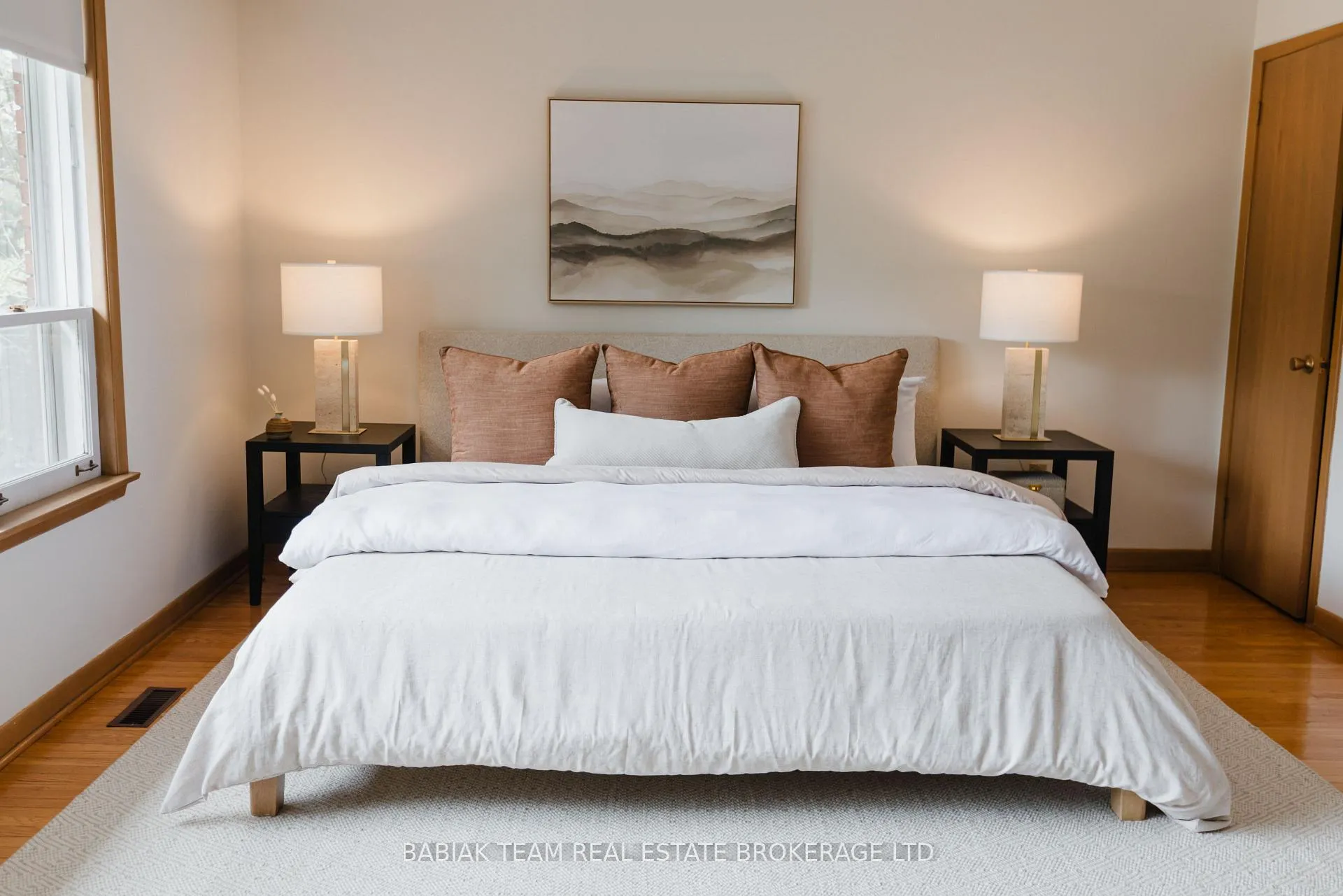 Photo 16 of 7 Innisfree Court, Toronto, High Park-Swansea — HOMEH