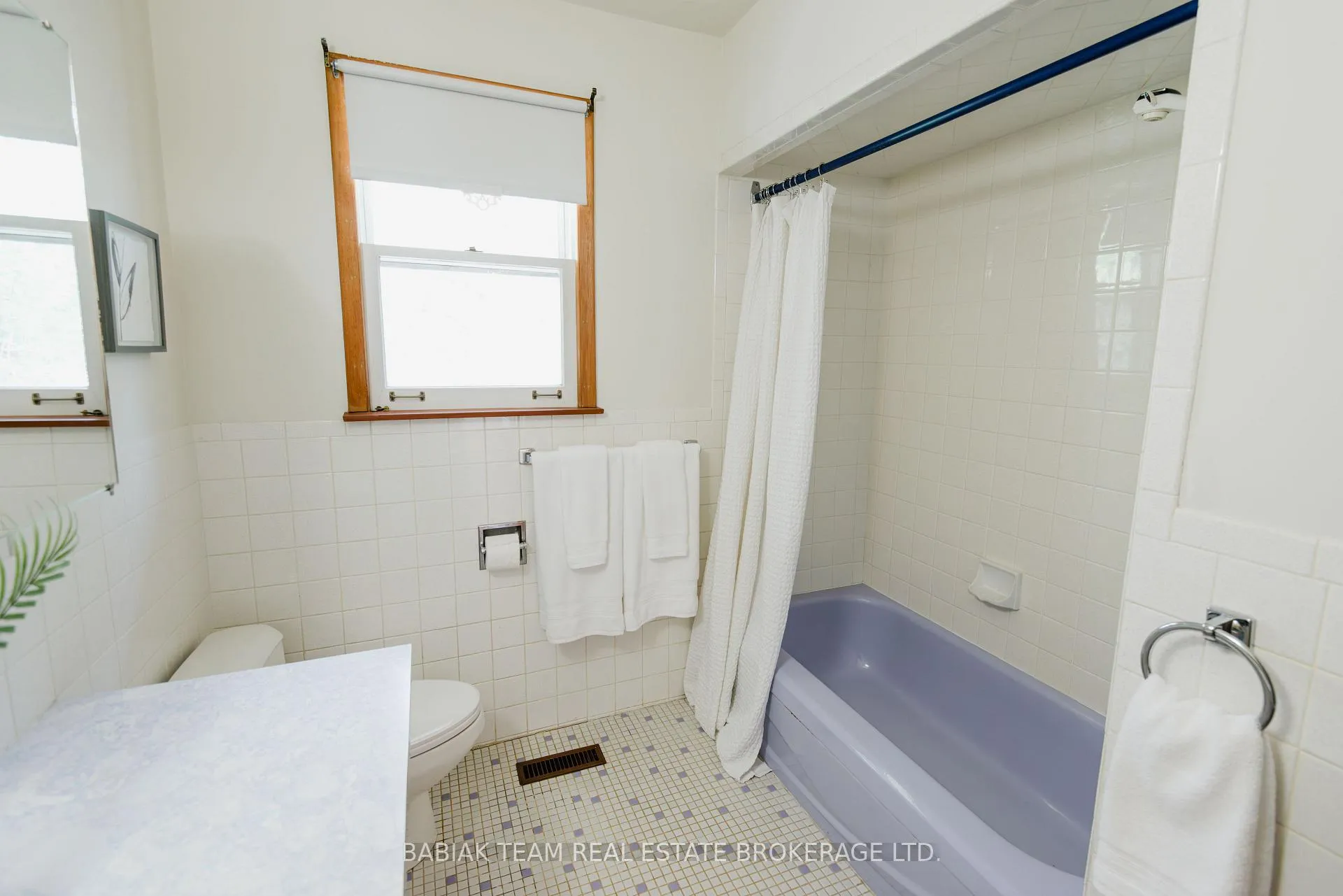 Photo 26 of 7 Innisfree Court, Toronto, High Park-Swansea — HOMEH