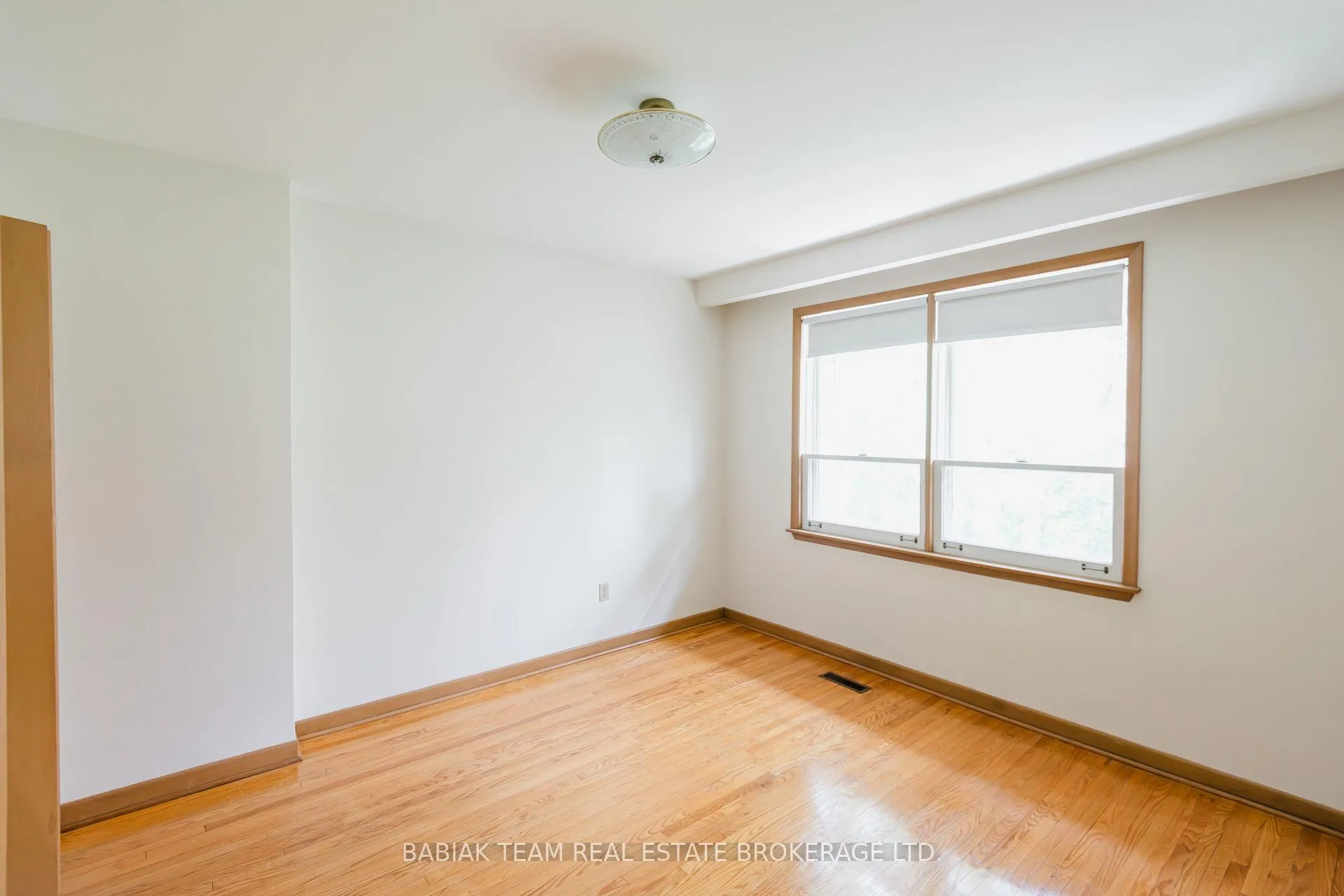 Photo 27 of 7 Innisfree Court, Toronto, High Park-Swansea — HOMEH