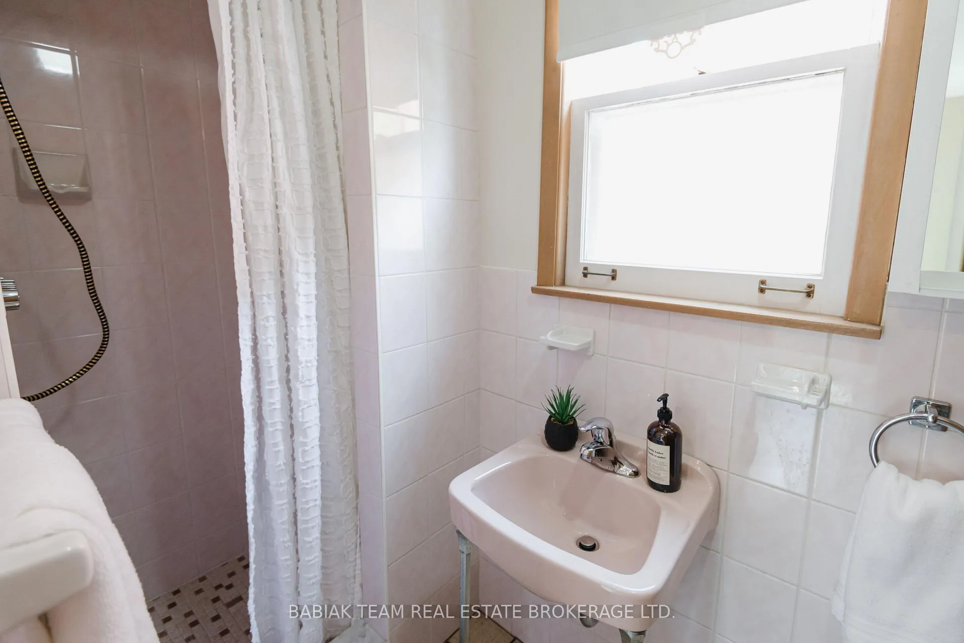 Photo 30 of 7 Innisfree Court, Toronto, High Park-Swansea — HOMEH