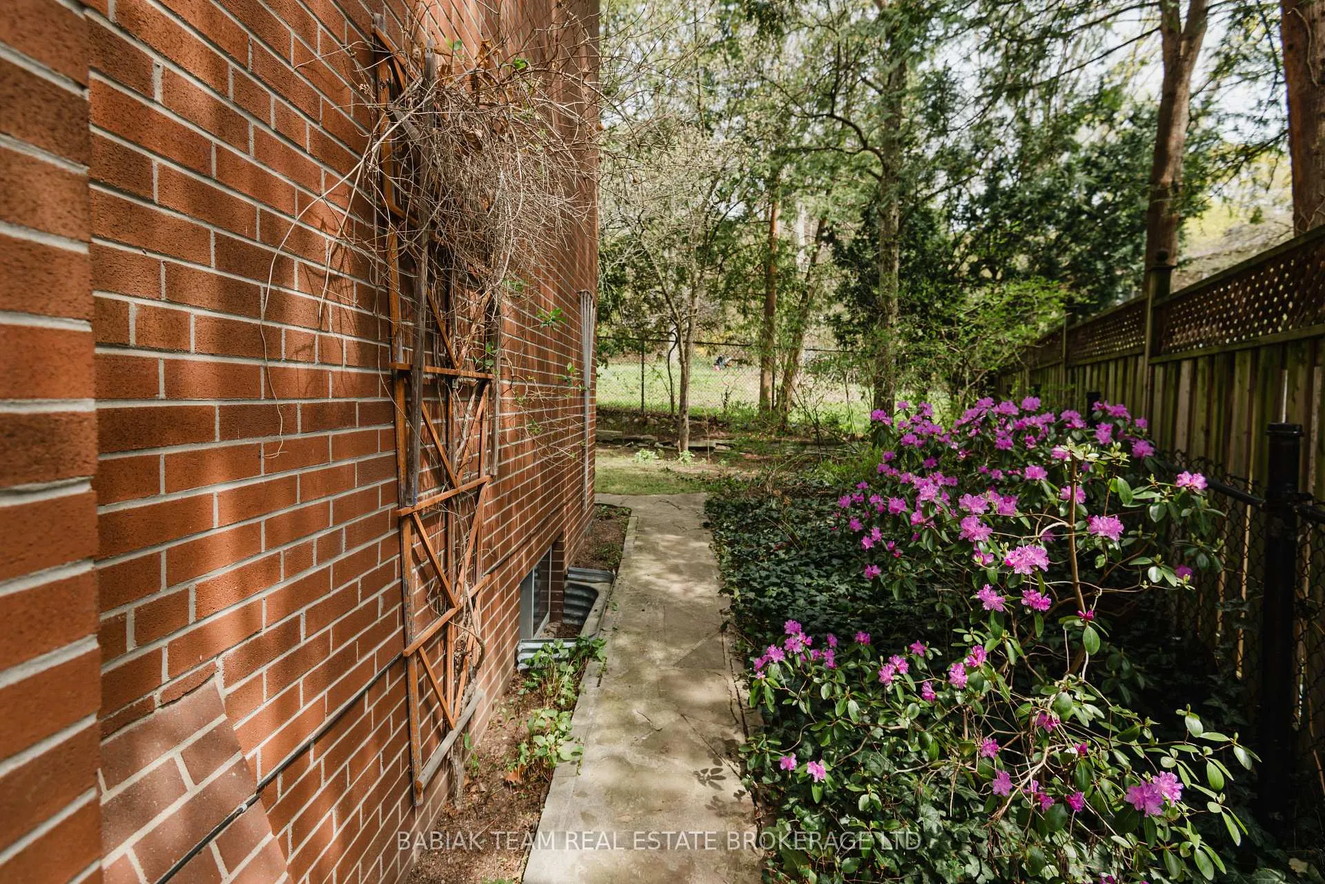 Photo 40 of 7 Innisfree Court, Toronto, High Park-Swansea — HOMEH