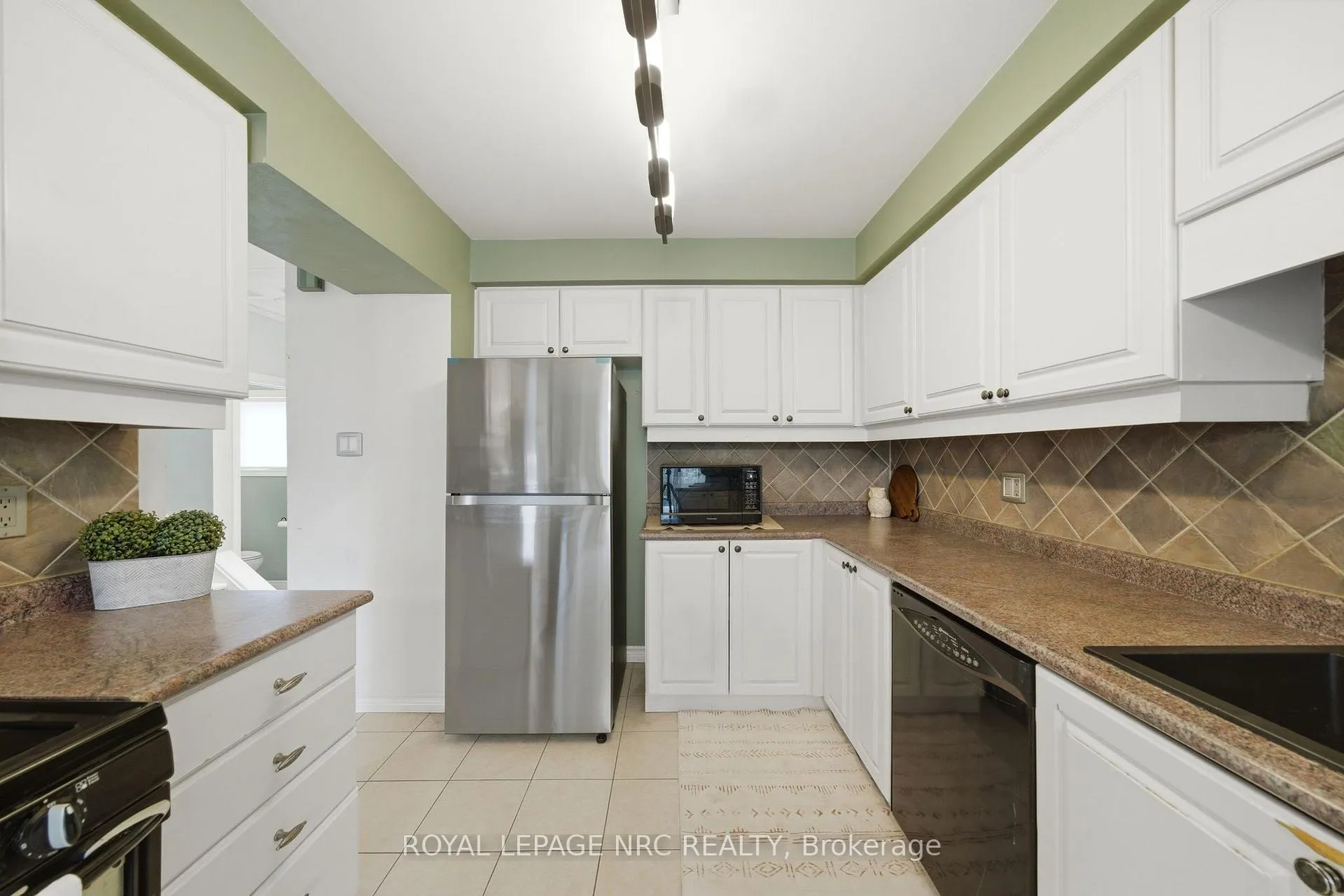 Photo 5 of 11 Tomahawk Drive, Grimsby, Grimsby East — HOMEH