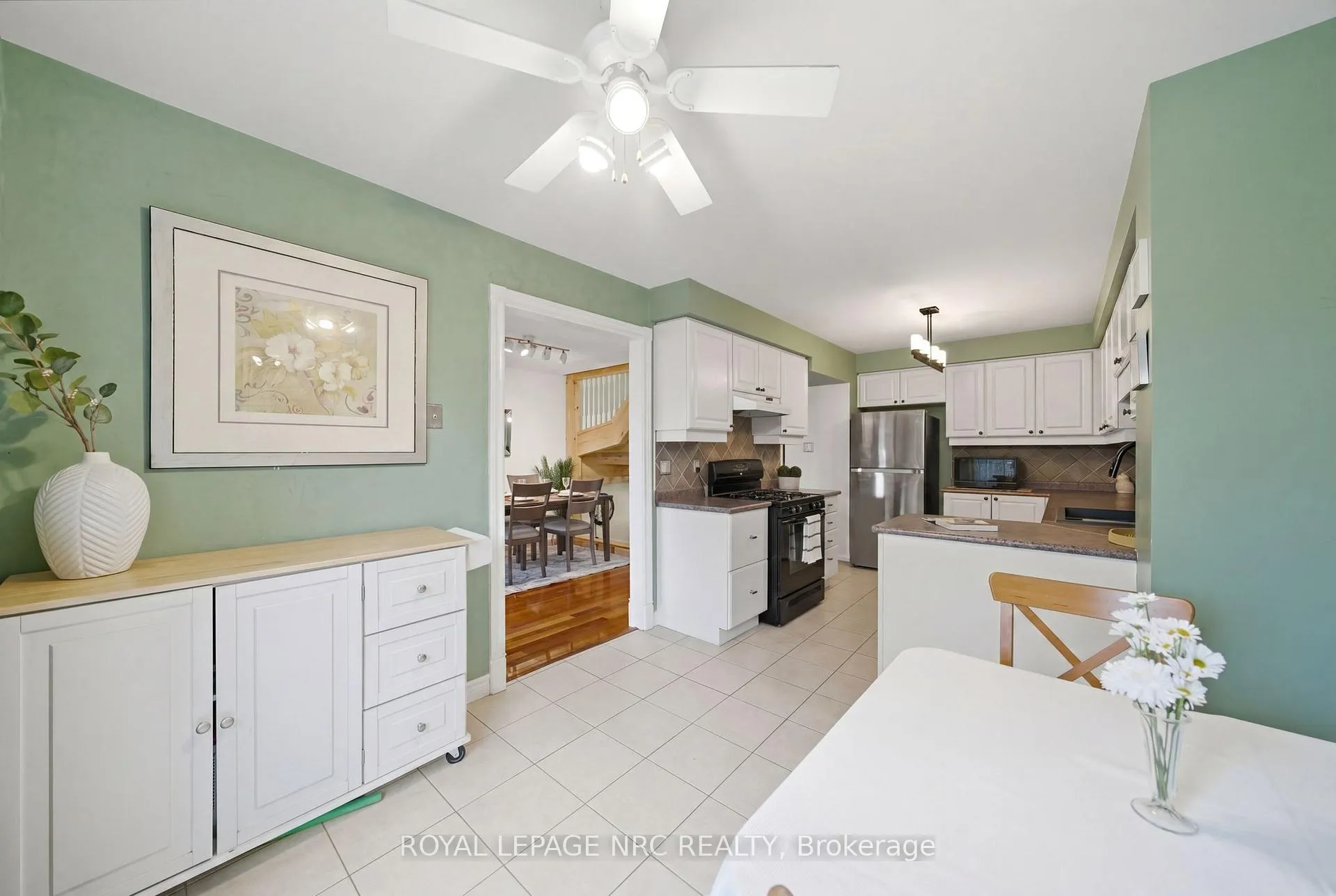 Photo 8 of 11 Tomahawk Drive, Grimsby, Grimsby East — HOMEH