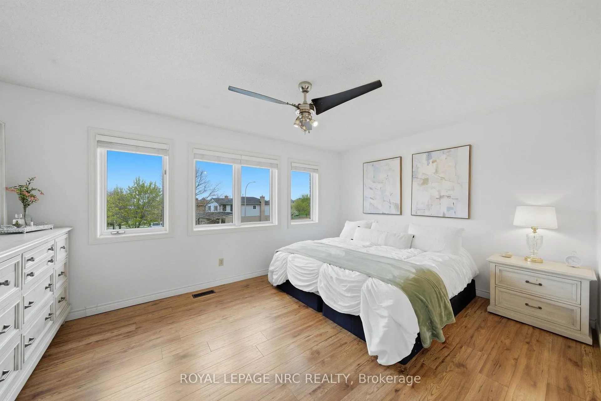 Photo 15 of 11 Tomahawk Drive, Grimsby, Grimsby East — HOMEH