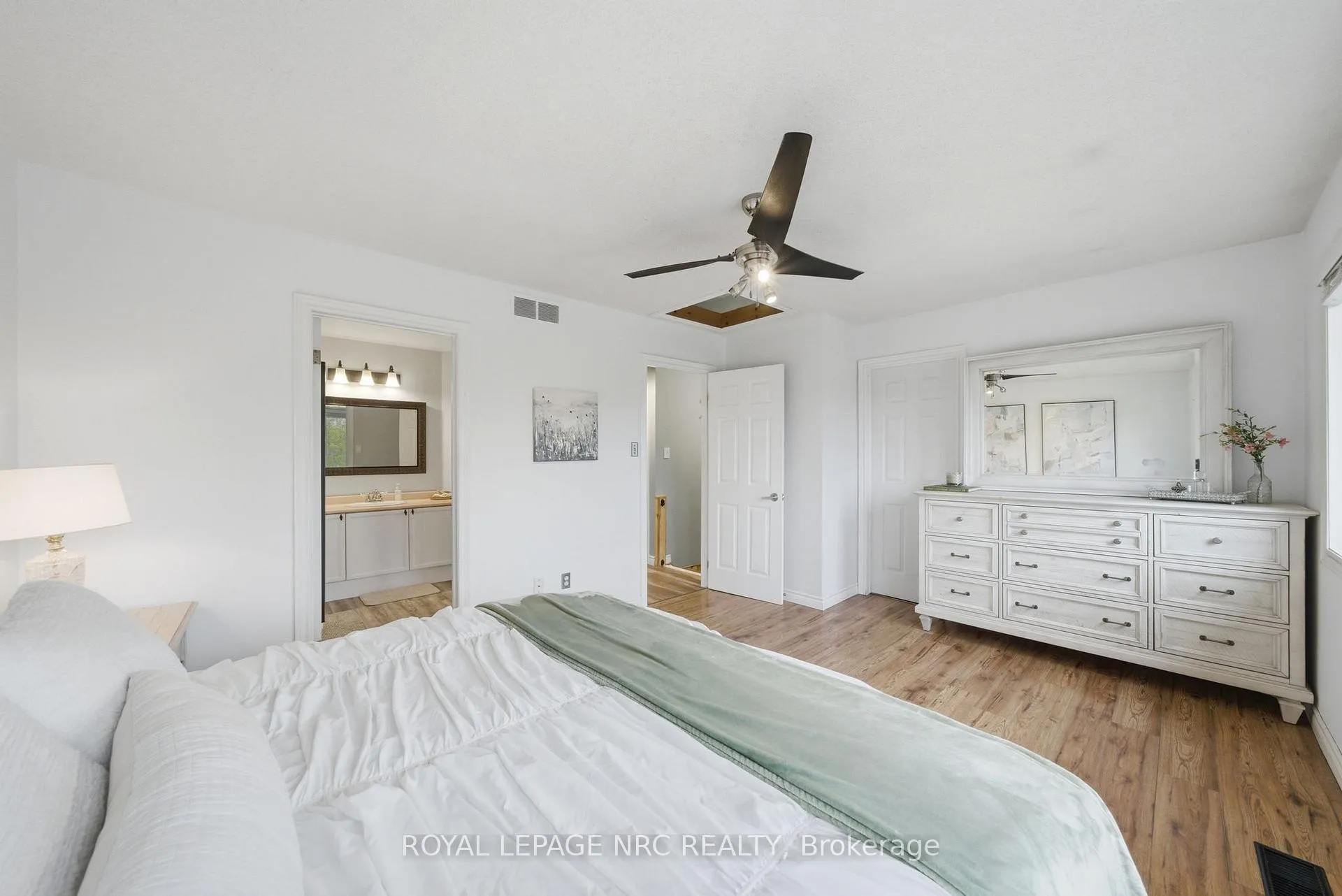 Photo 17 of 11 Tomahawk Drive, Grimsby, Grimsby East — HOMEH