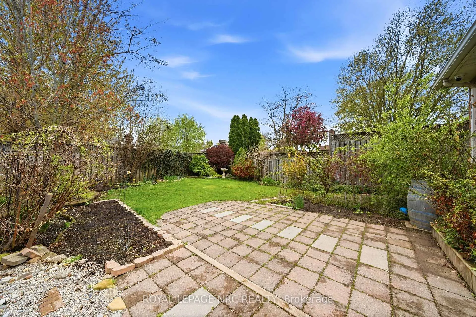 Photo 26 of 11 Tomahawk Drive, Grimsby, Grimsby East — HOMEH