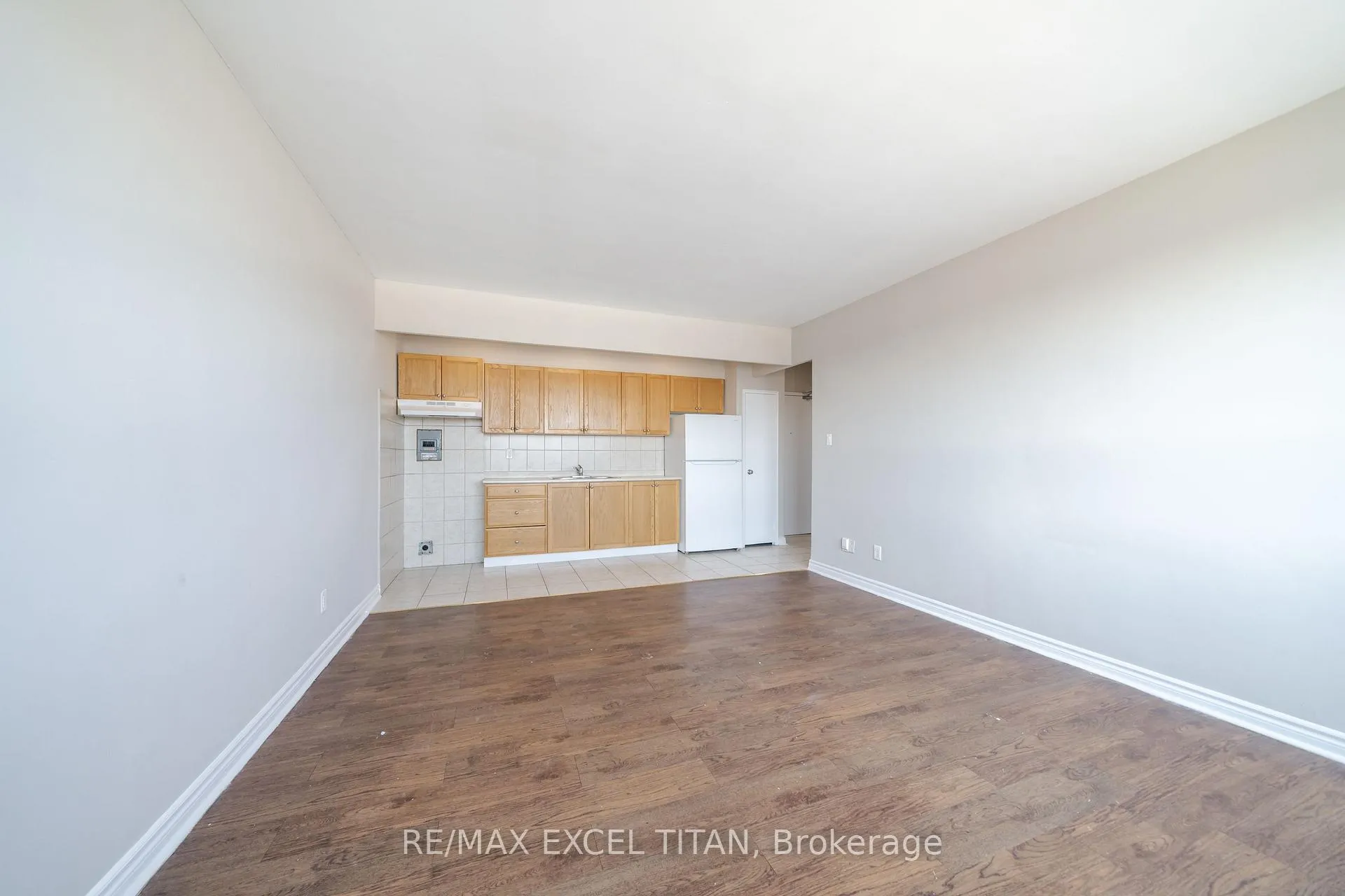 Front of Unit 738D, 468 Ottawa Street