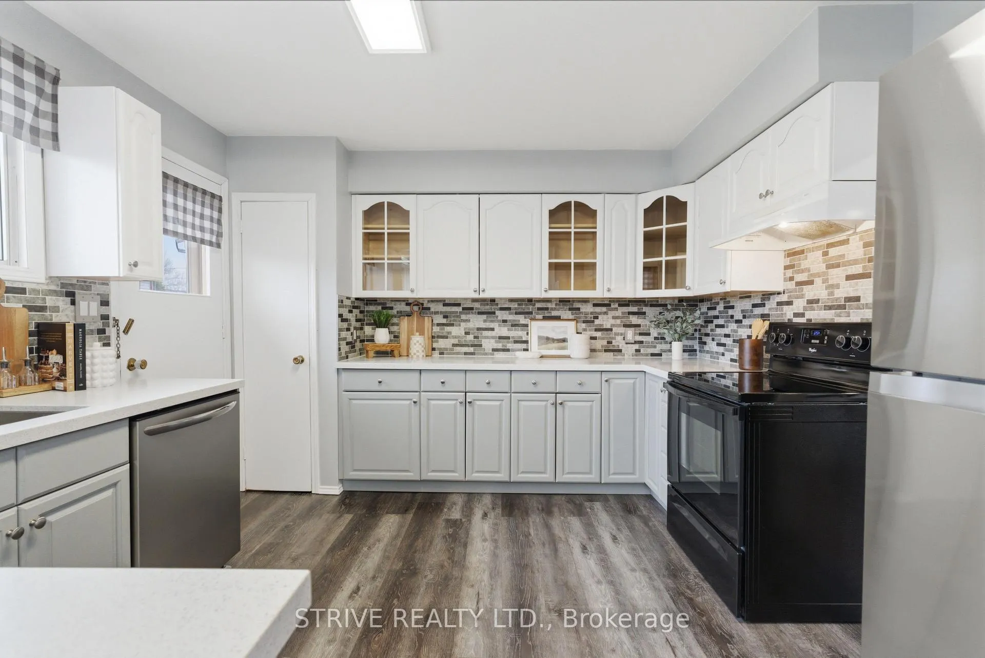 Photo 14 of 284 College Avenue, Oshawa, Vanier — HOMEH