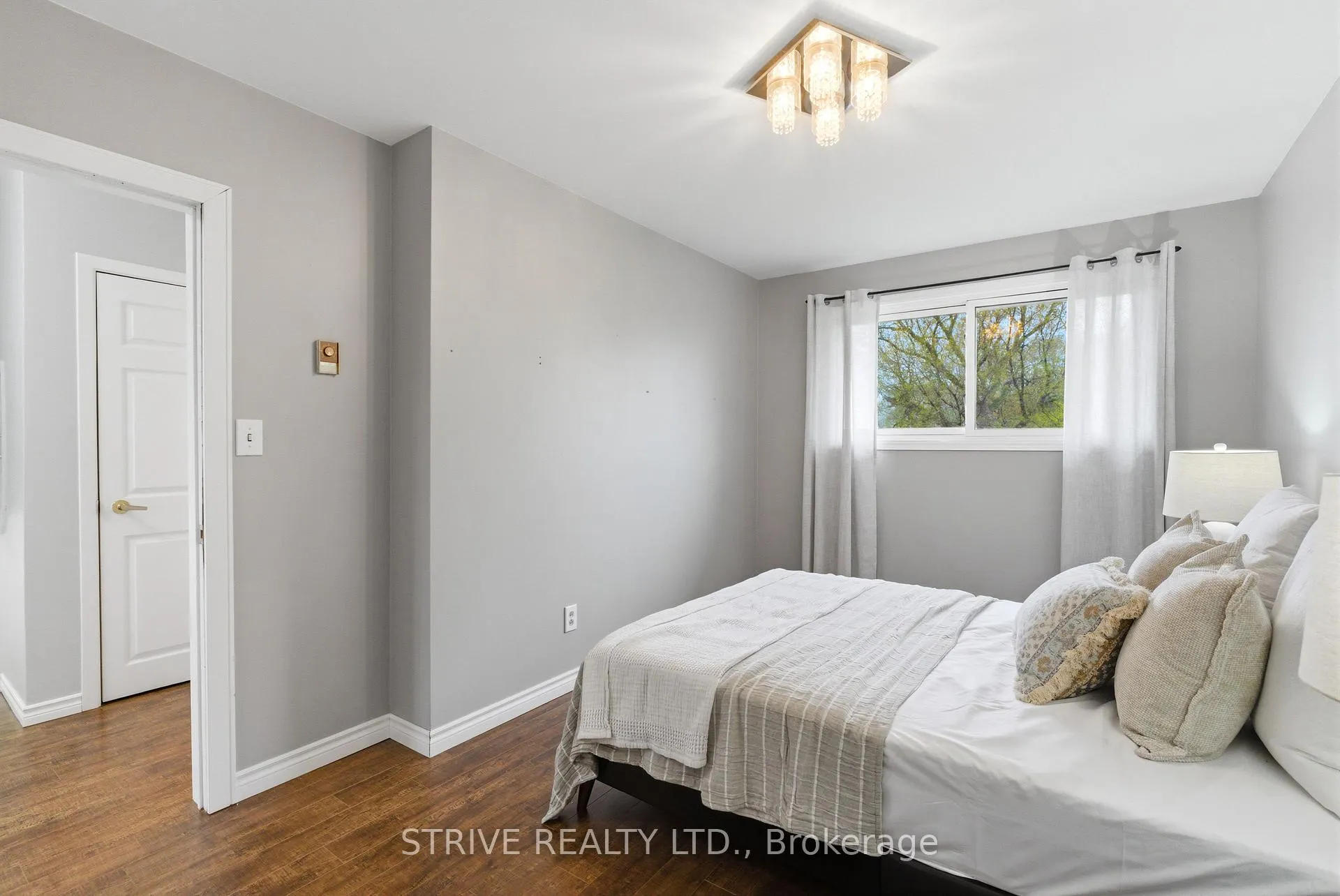 Photo 19 of 284 College Avenue, Oshawa, Vanier — HOMEH