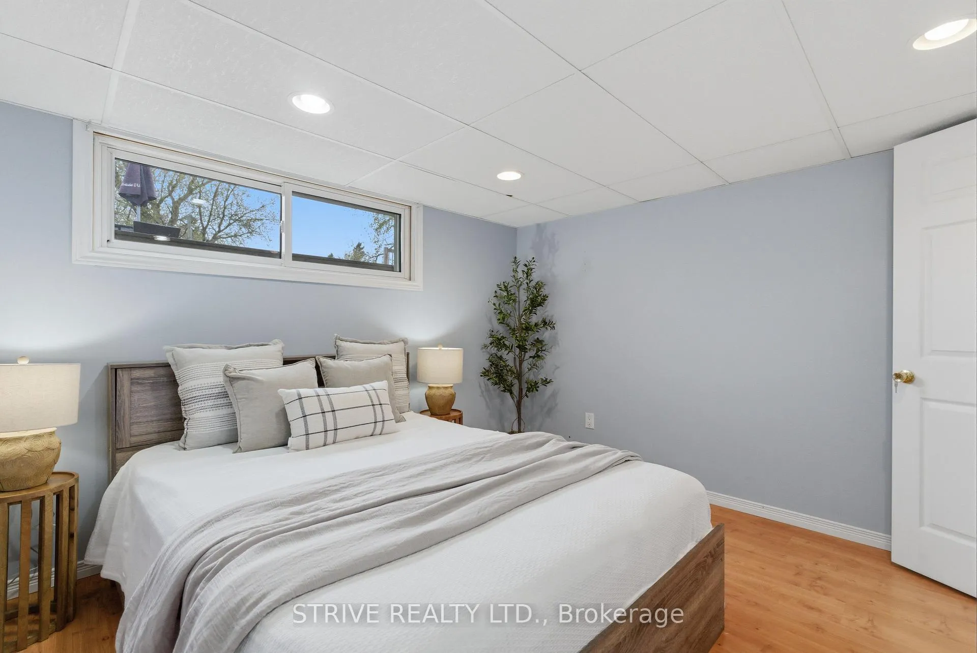 Photo 35 of 284 College Avenue, Oshawa, Vanier — HOMEH