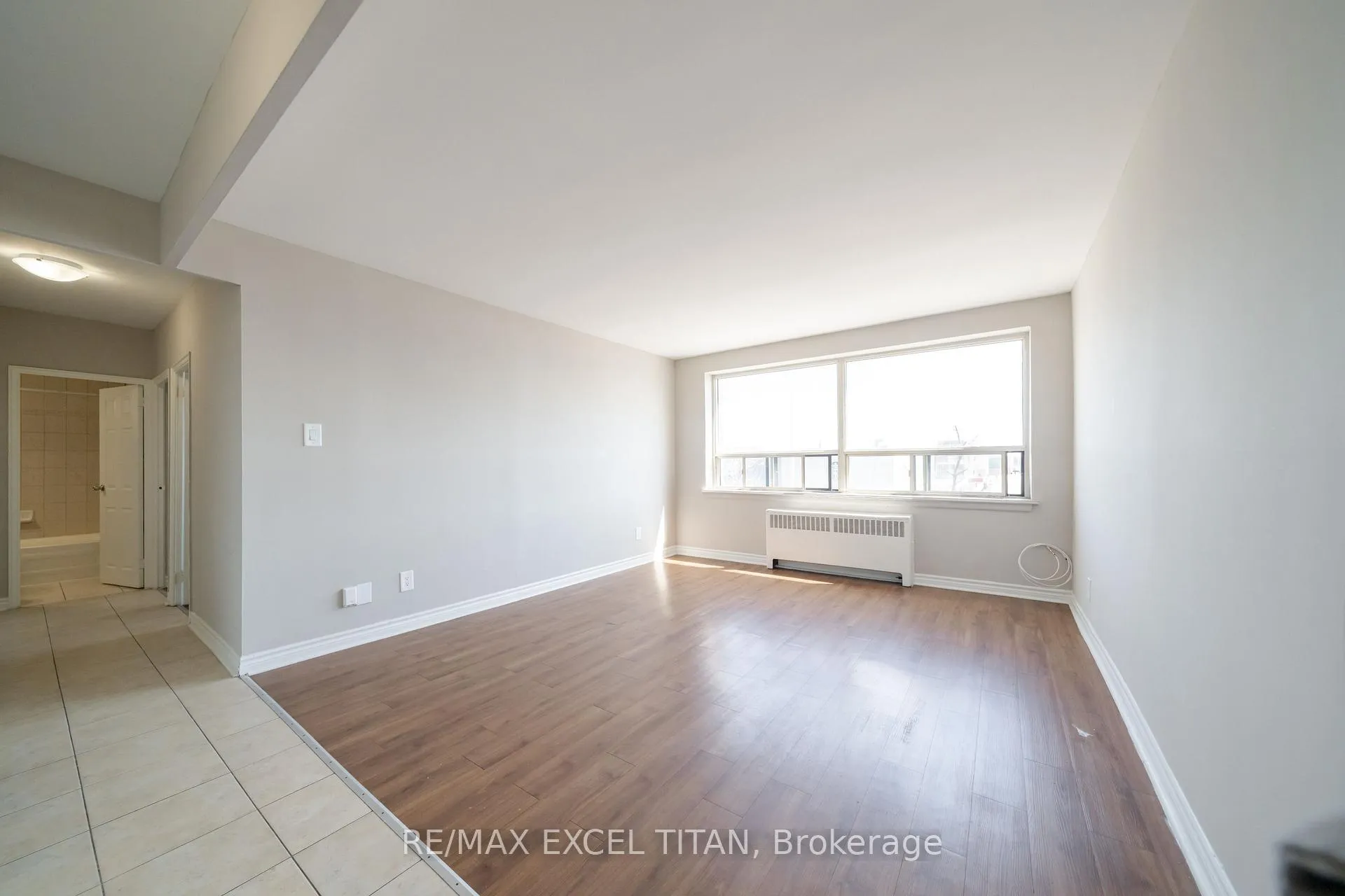 Front of Unit 334D, 468 Ottawa Street N