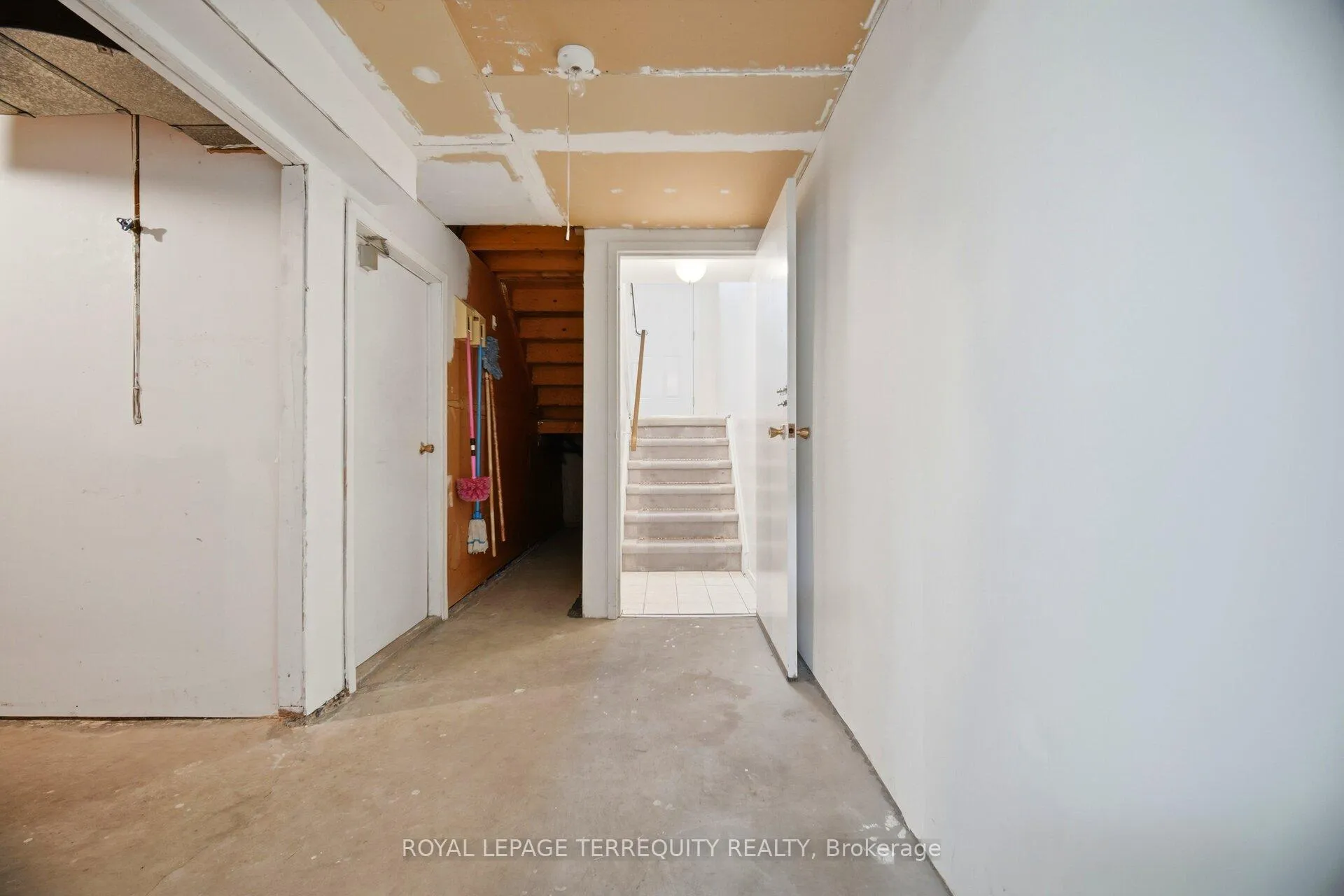 Photo 33 of Unit 3, 325 Mary Street, Hamilton, Beasley — HOMEH