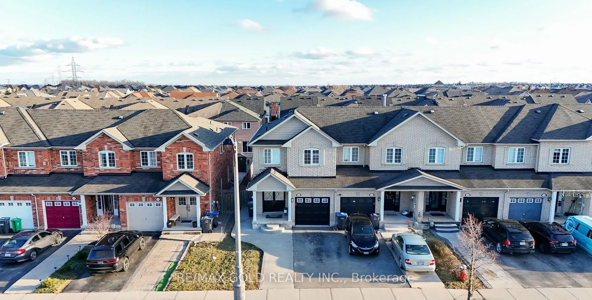 Photo 3 of 109 Crystal Glen Crescent, Brampton, Credit Valley — HOMEH